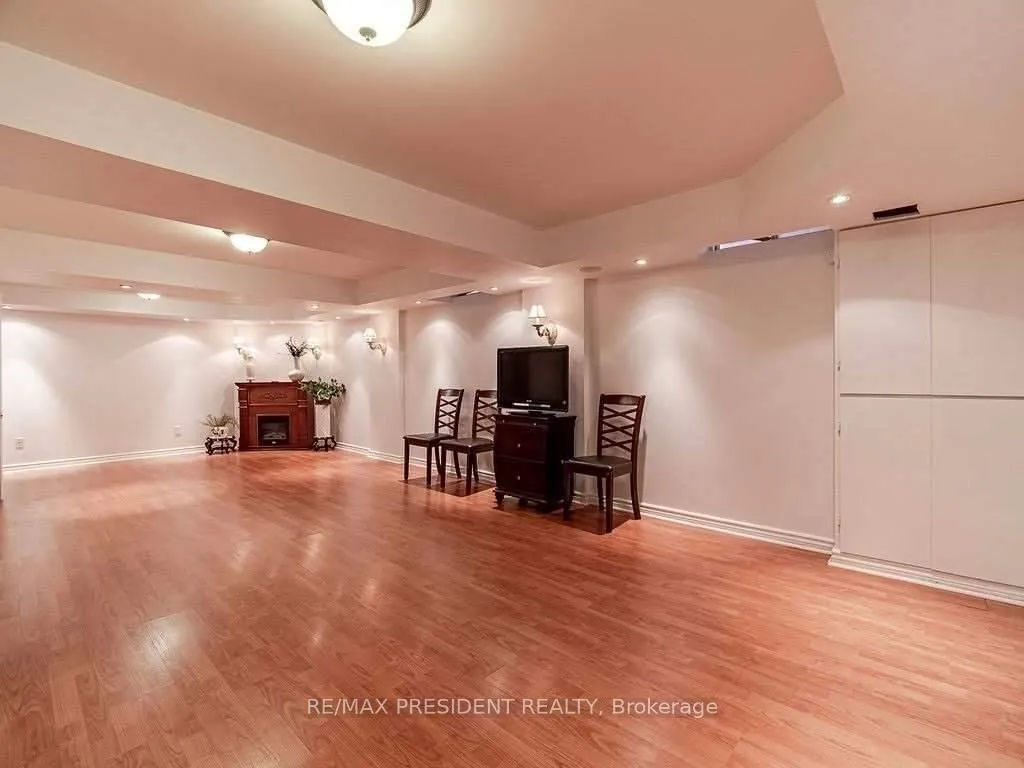 Photo 28 of 423 Brownridge Drive, Vaughan, Brownridge — HOMEH