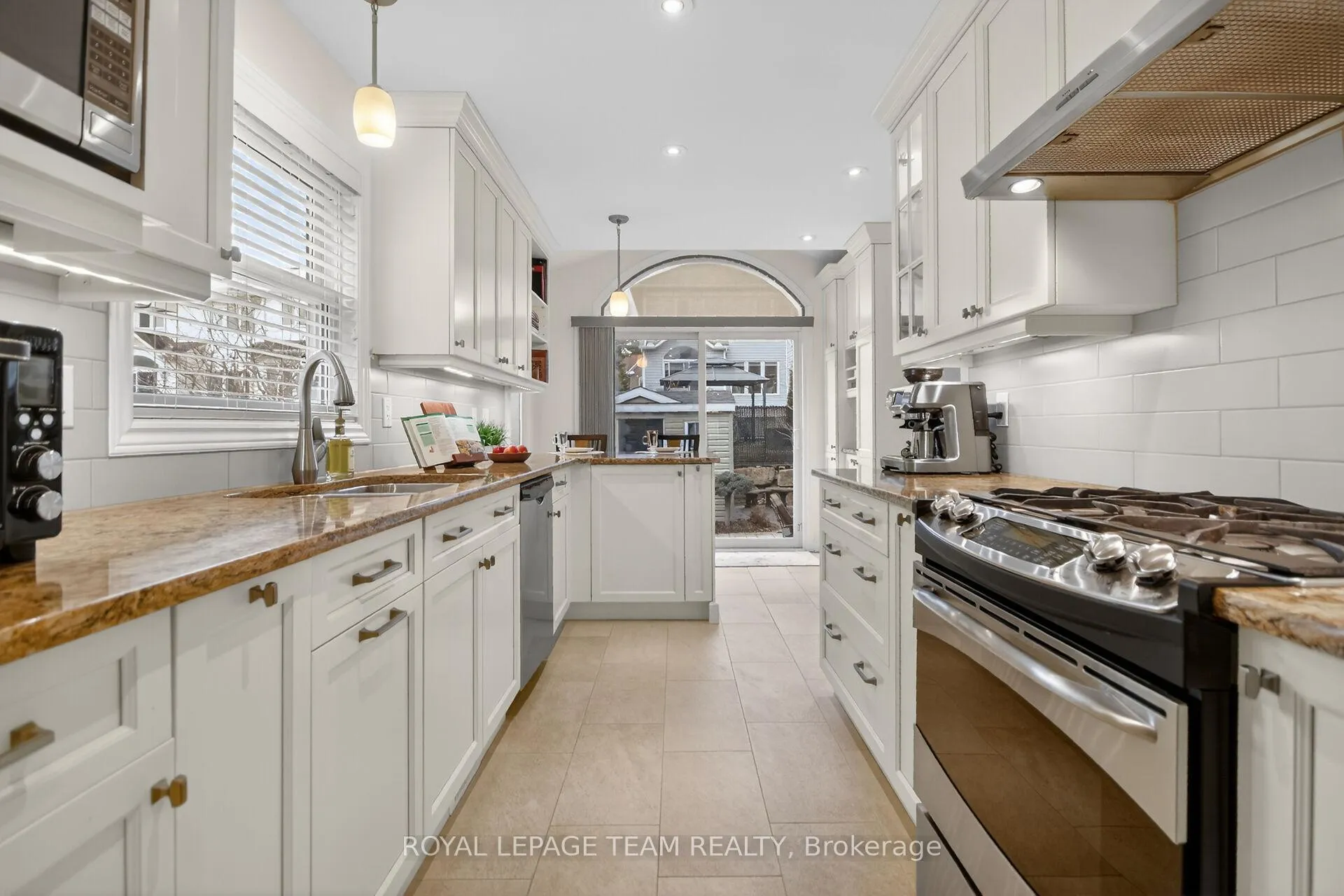 Photo 18 of 210 Hunterbrook Street N, Ottawa, Kanata - Morgan's Grant/South March — HOMEH