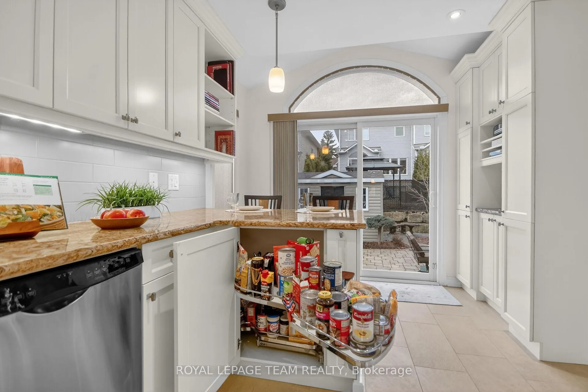 Photo 19 of 210 Hunterbrook Street N, Ottawa, Kanata - Morgan's Grant/South March — HOMEH