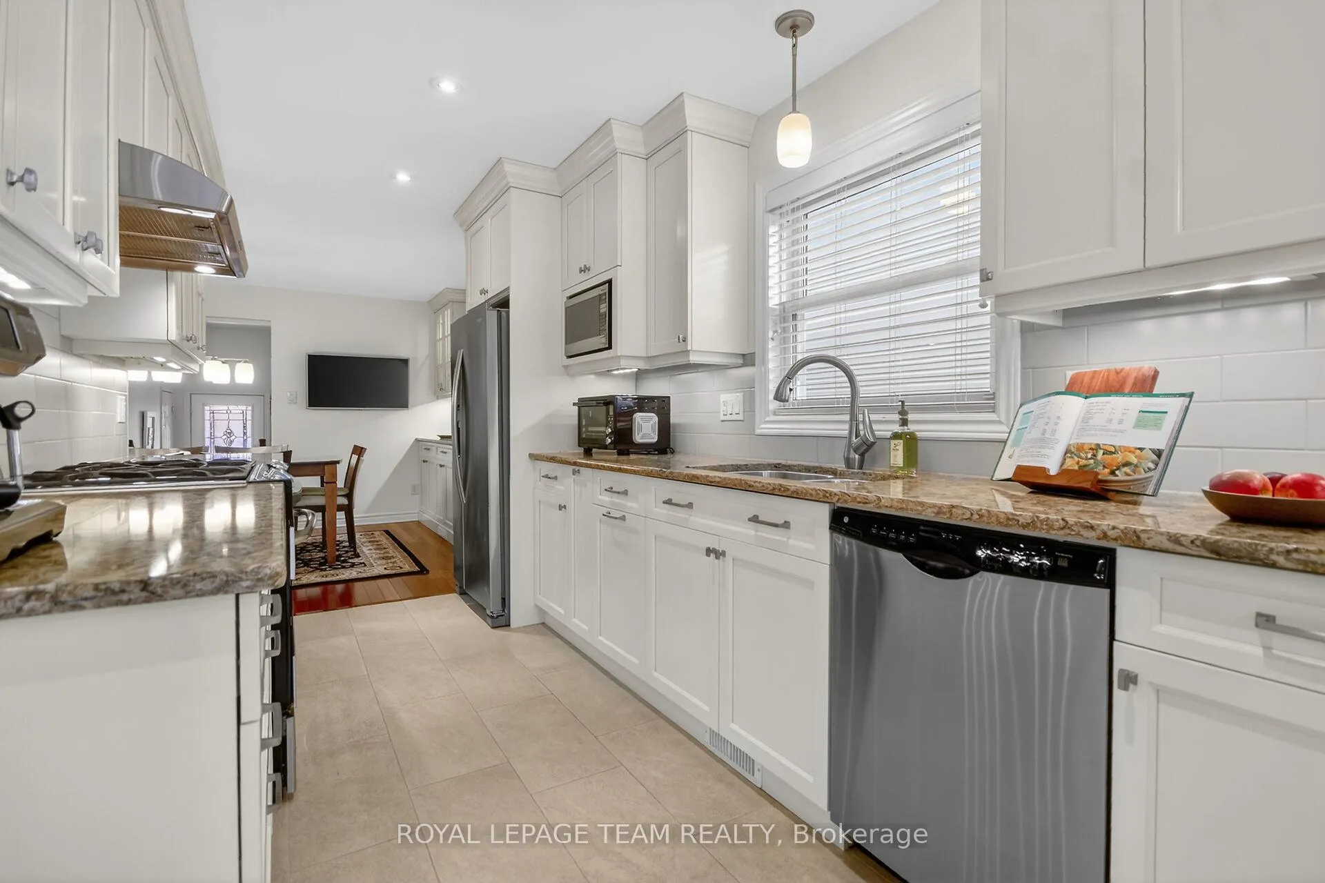 Photo 20 of 210 Hunterbrook Street N, Ottawa, Kanata - Morgan's Grant/South March — HOMEH