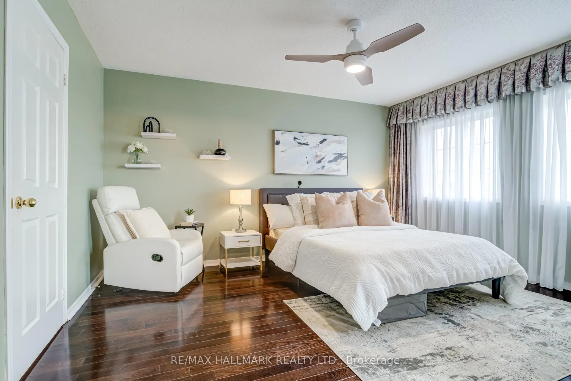 Photo 25 of 187 Hawkview Boulevard, Vaughan, Vellore Village — HOMEH