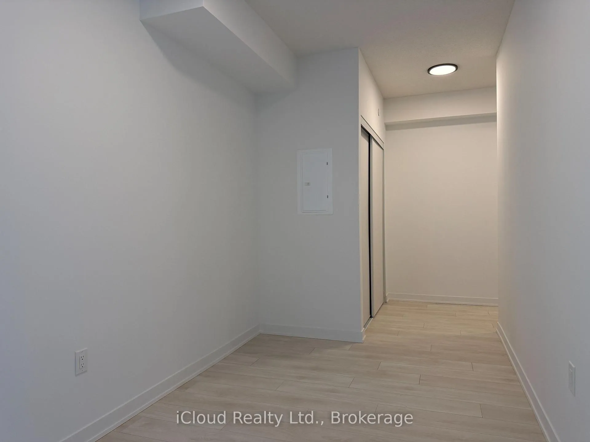 Photo 3 of Unit 211, 4878 Powers Common, Burlington, Appleby — HOMEH