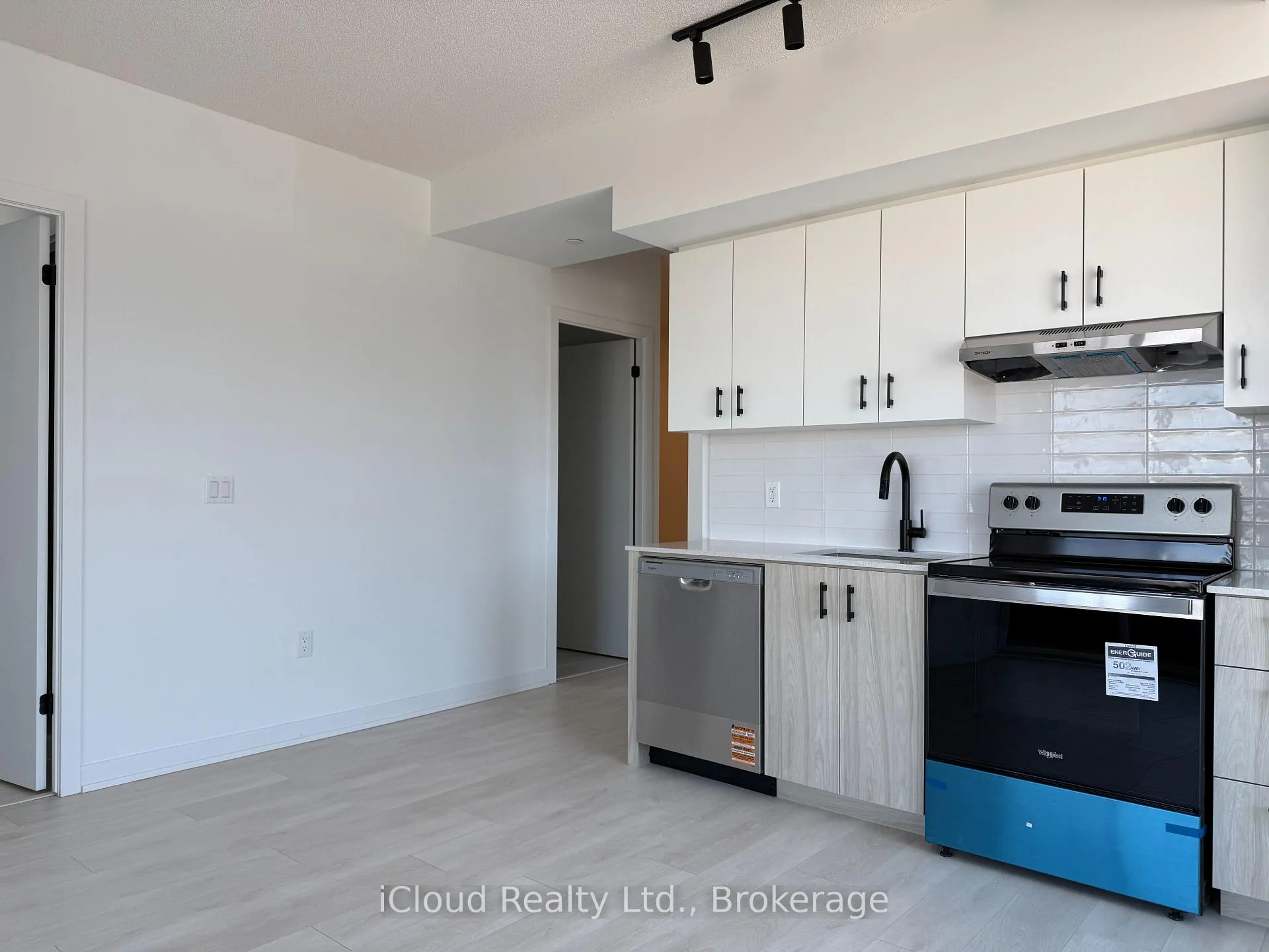 Photo 5 of Unit 211, 4878 Powers Common, Burlington, Appleby — HOMEH