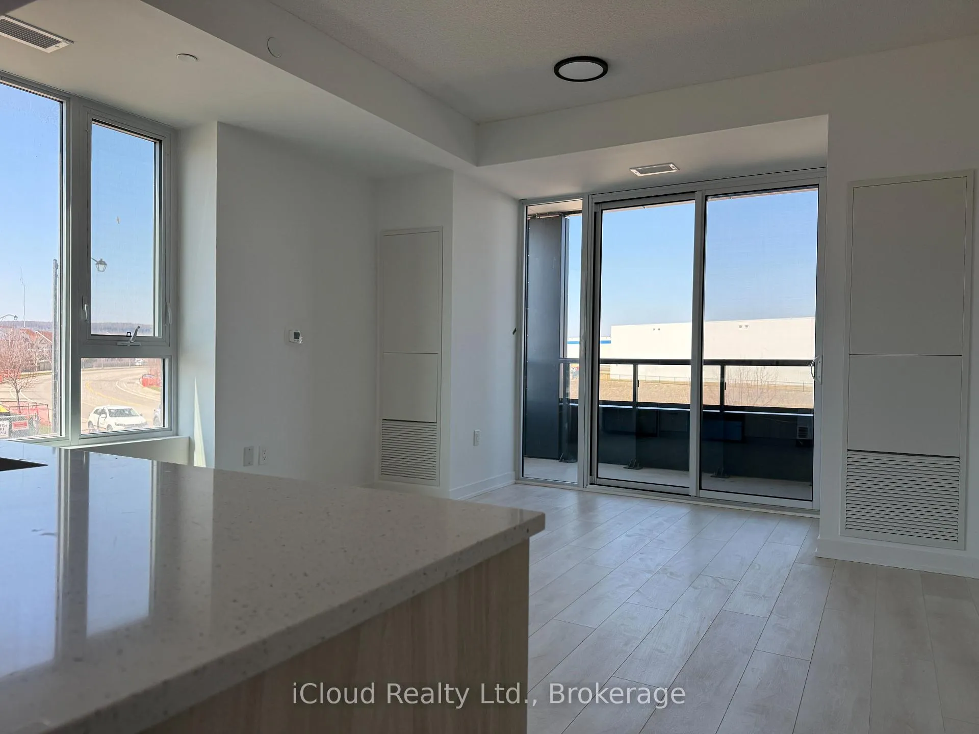 Photo 9 of Unit 211, 4878 Powers Common, Burlington, Appleby — HOMEH