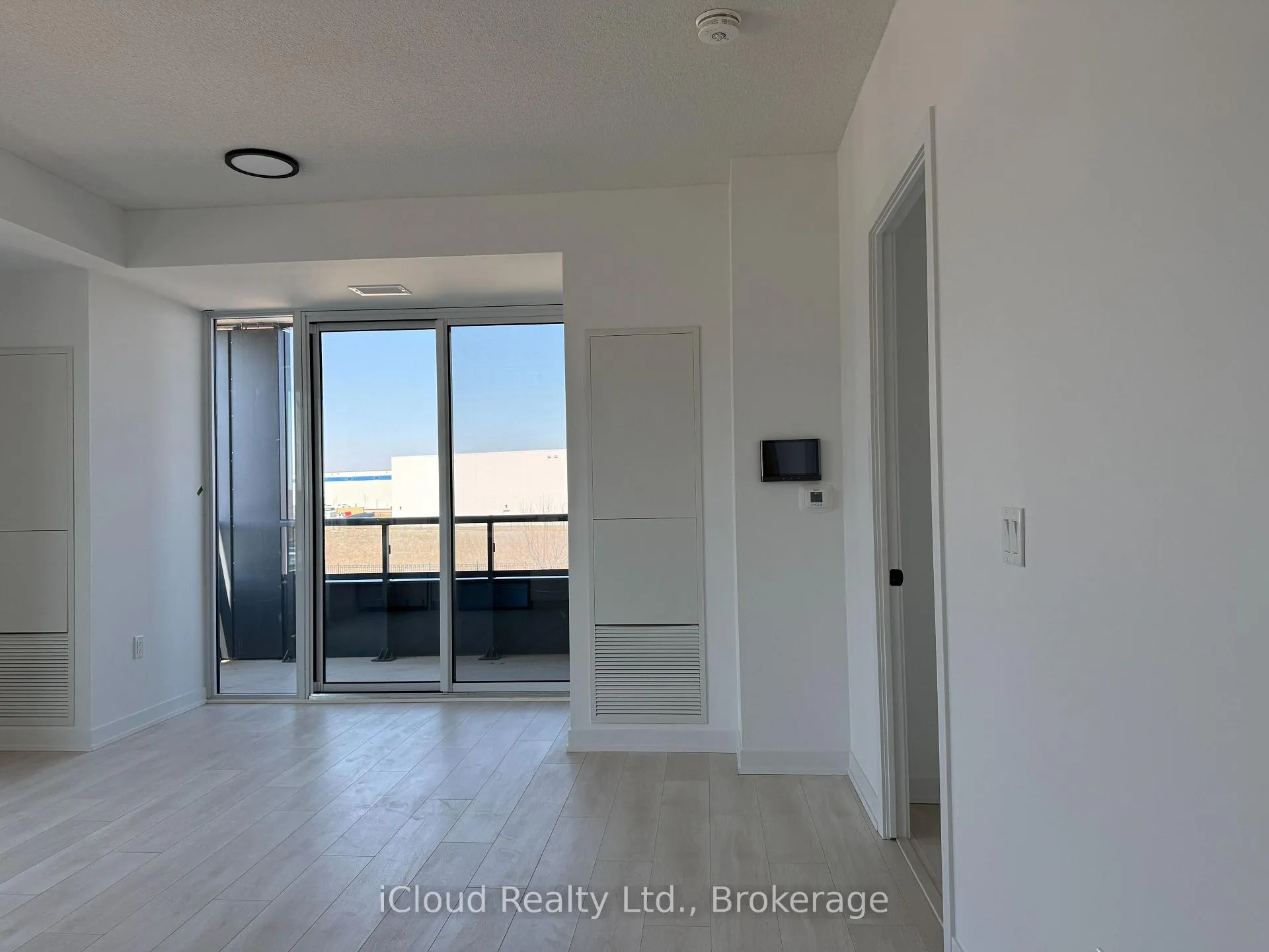 Photo 10 of Unit 211, 4878 Powers Common, Burlington, Appleby — HOMEH