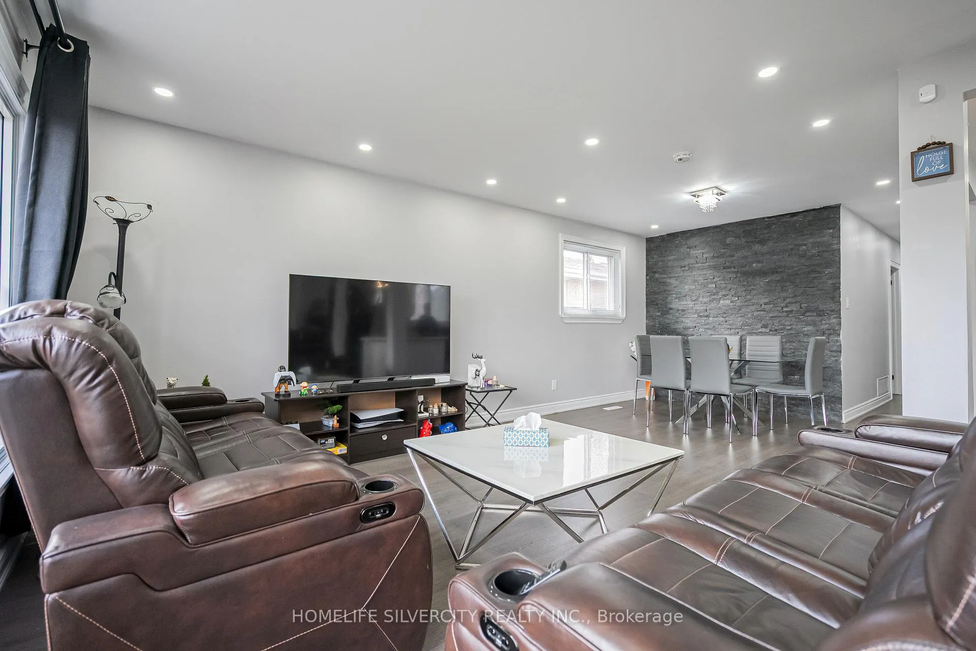 Photo 5 of 72 Brookland Drive, Brampton, Avondale — HOMEH