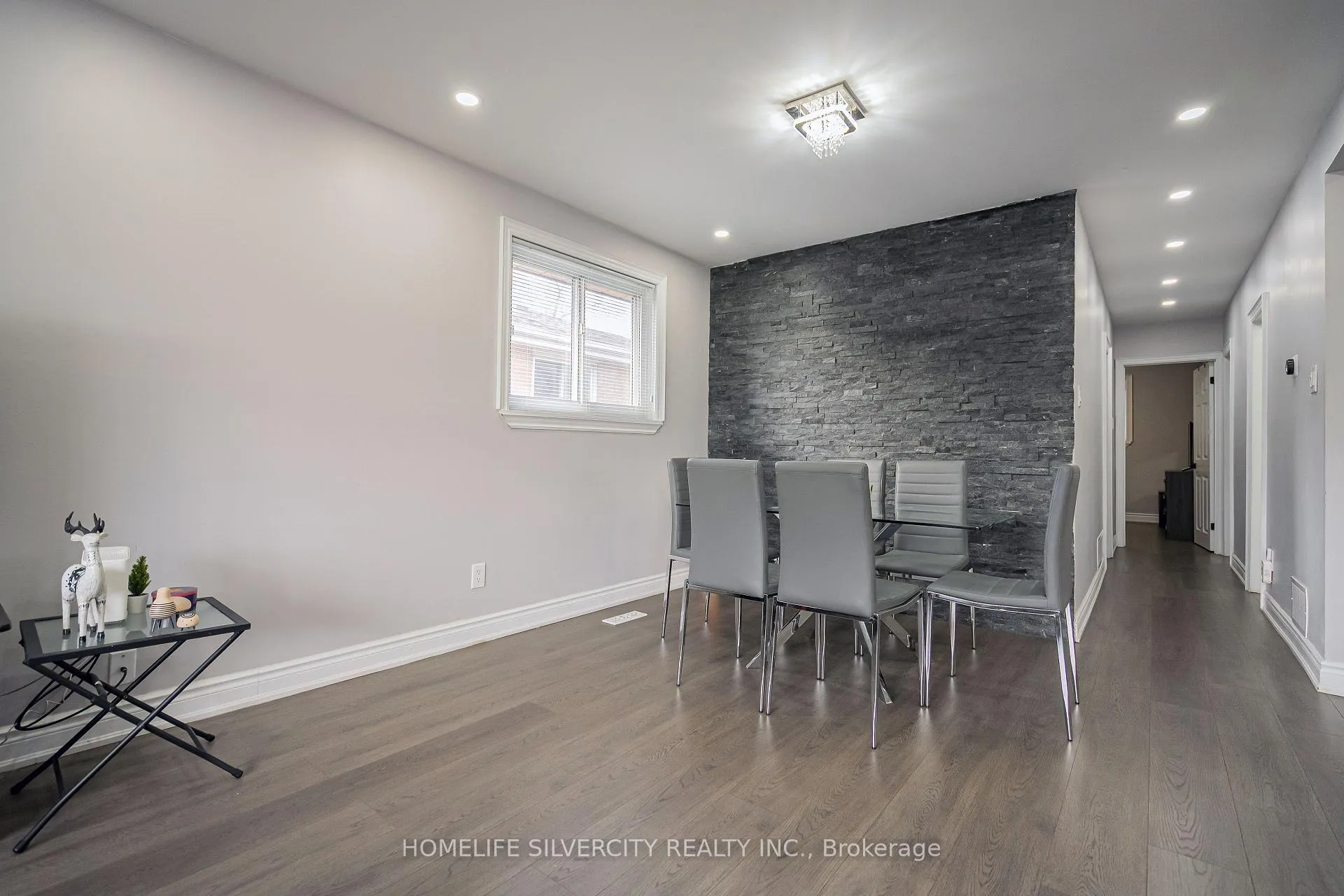 Photo 6 of 72 Brookland Drive, Brampton, Avondale — HOMEH