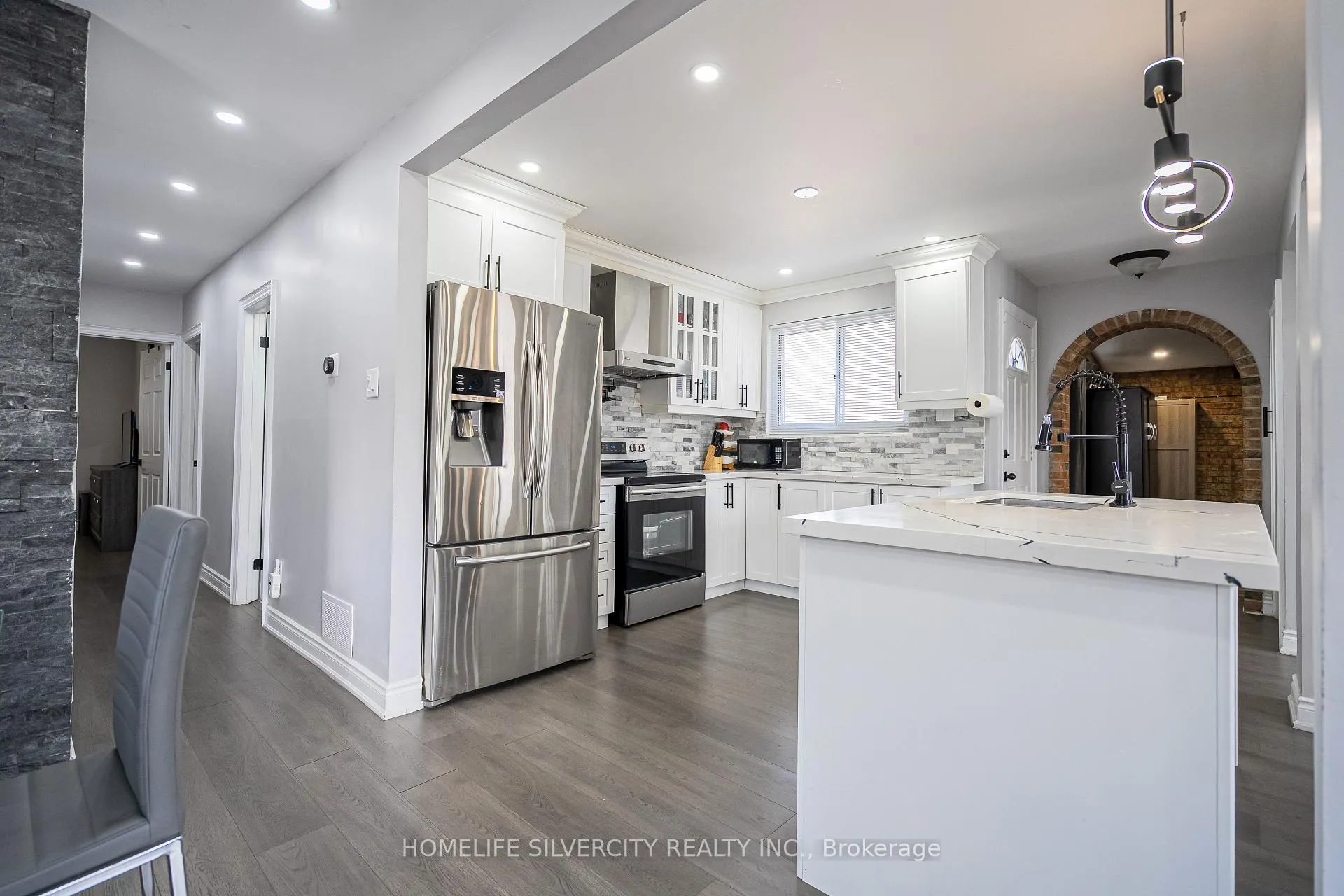Photo 7 of 72 Brookland Drive, Brampton, Avondale — HOMEH