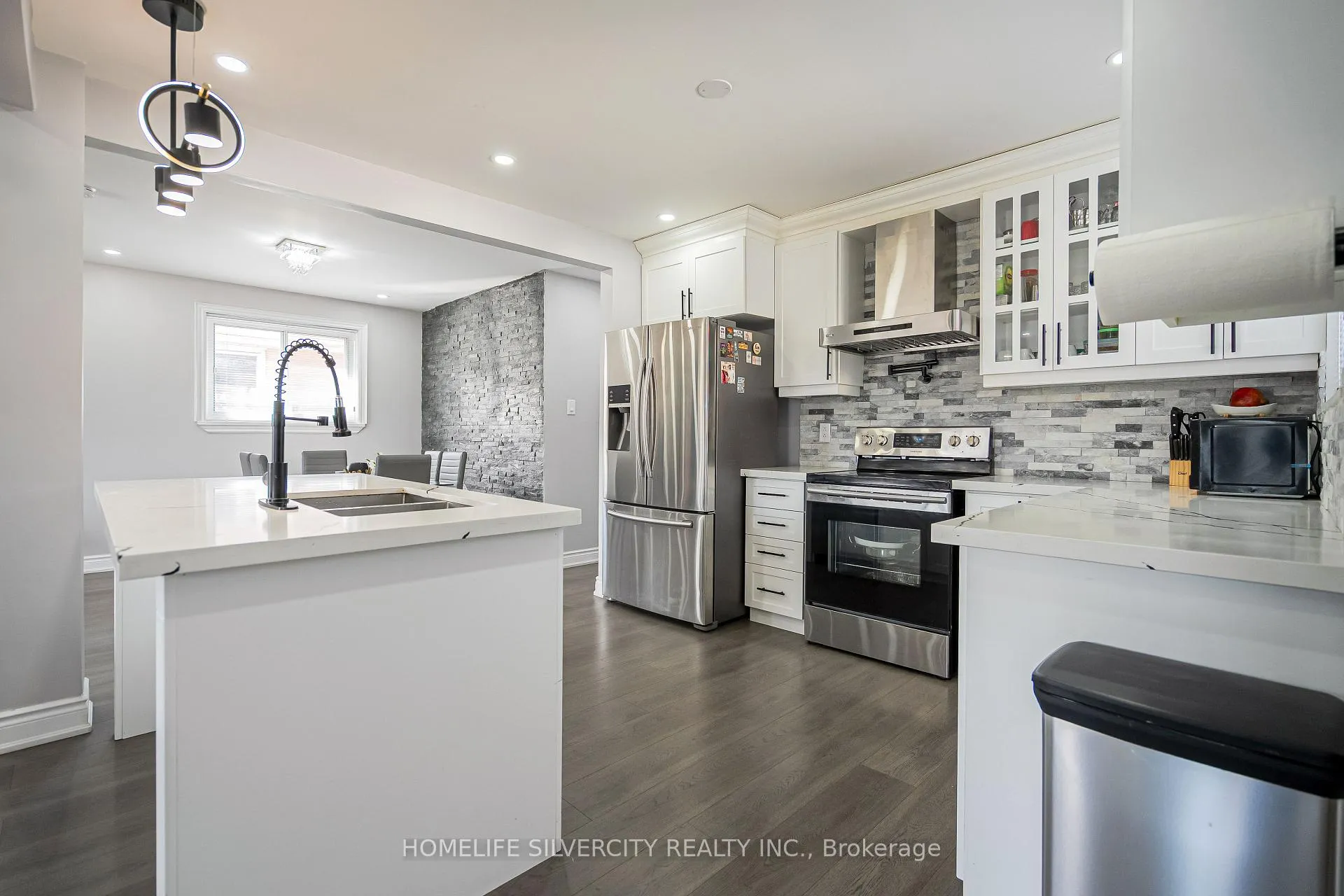 Photo 8 of 72 Brookland Drive, Brampton, Avondale — HOMEH
