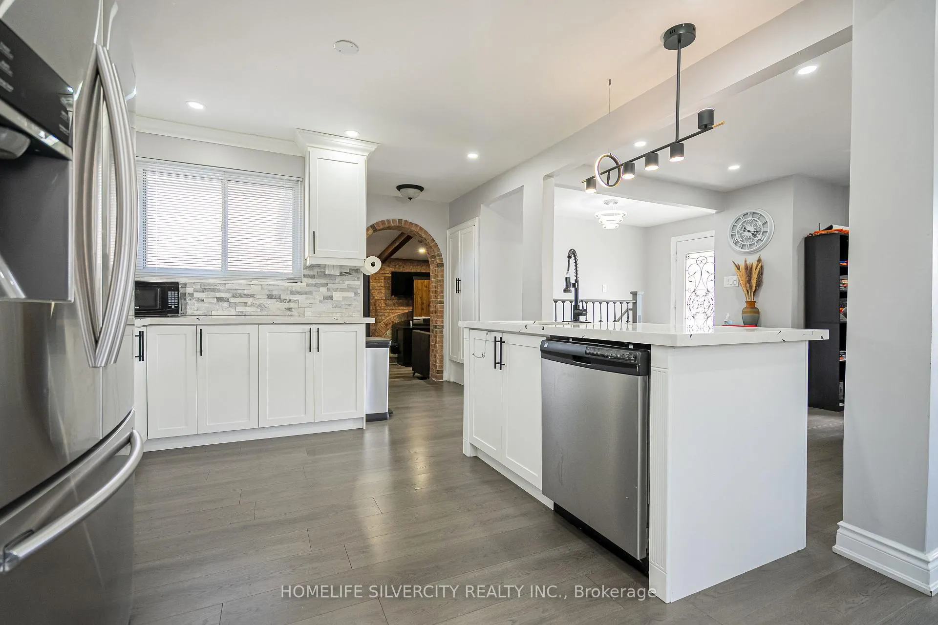 Photo 10 of 72 Brookland Drive, Brampton, Avondale — HOMEH
