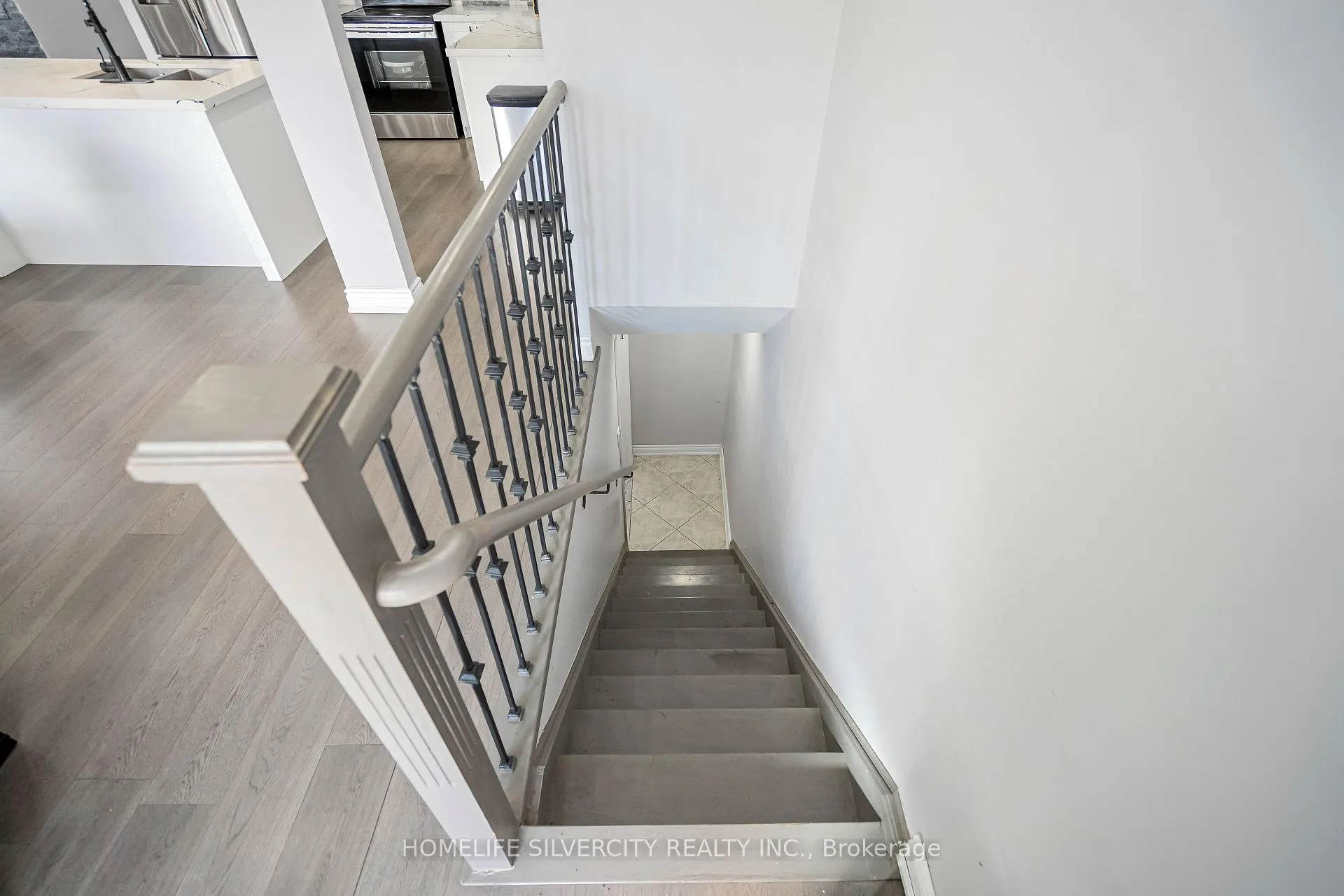 Photo 23 of 72 Brookland Drive, Brampton, Avondale — HOMEH