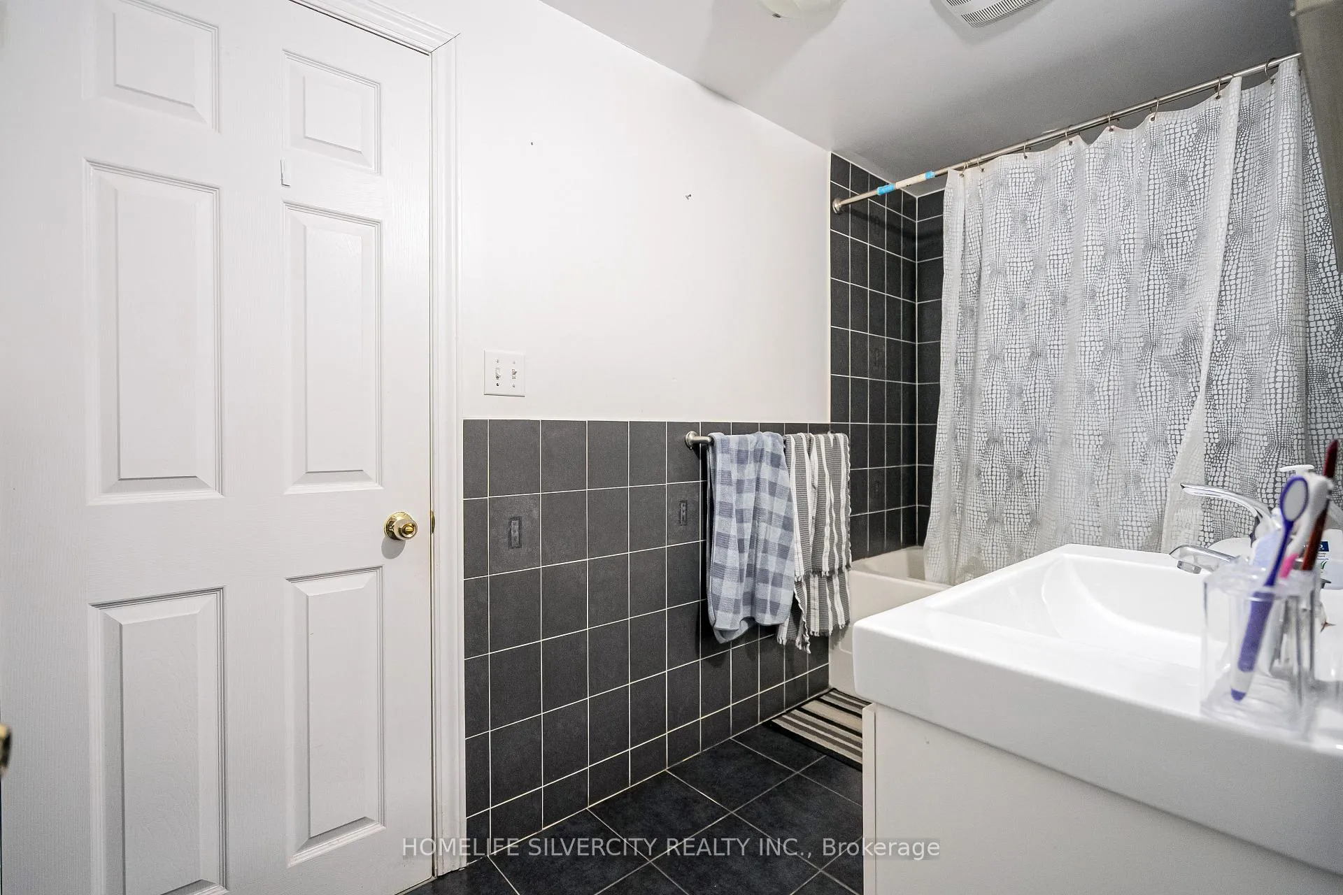 Photo 31 of 72 Brookland Drive, Brampton, Avondale — HOMEH