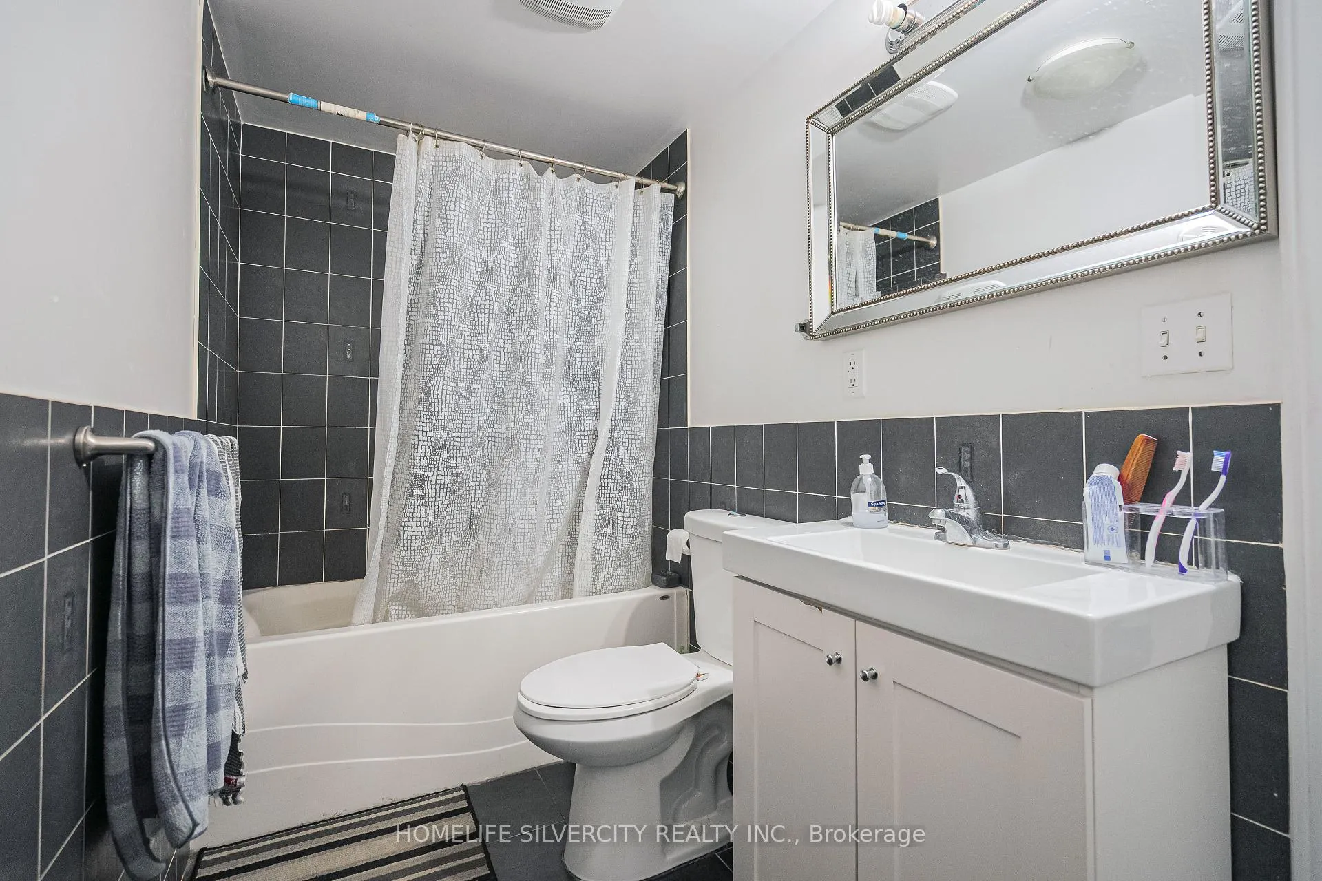 Photo 32 of 72 Brookland Drive, Brampton, Avondale — HOMEH