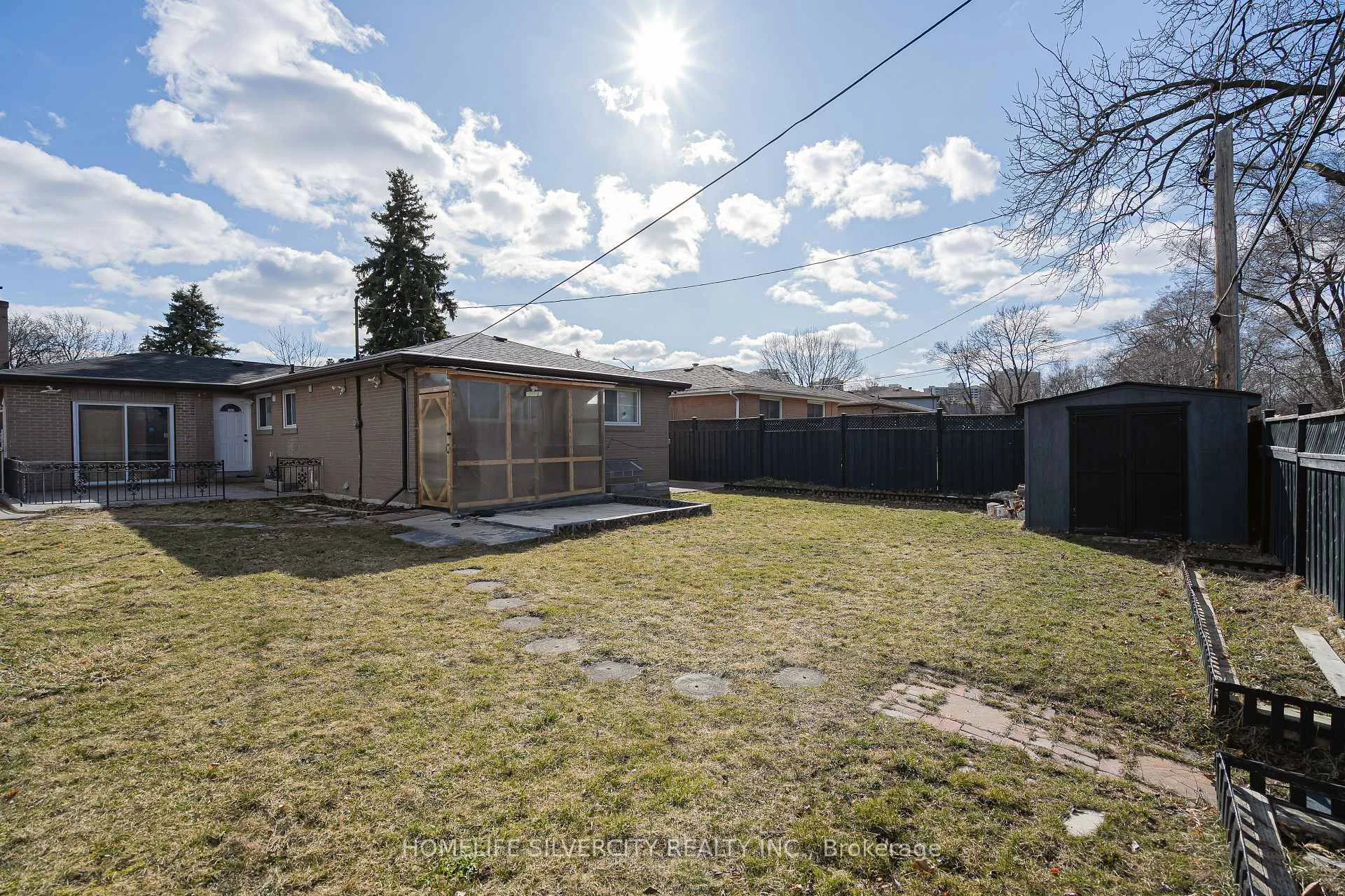 Photo 38 of 72 Brookland Drive, Brampton, Avondale — HOMEH