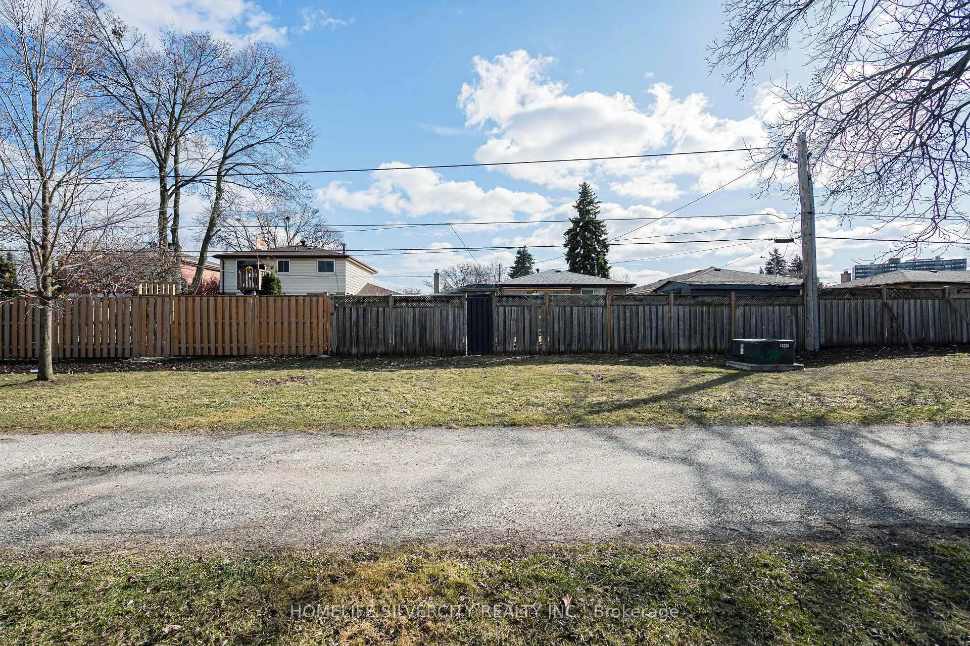 Photo 41 of 72 Brookland Drive, Brampton, Avondale — HOMEH