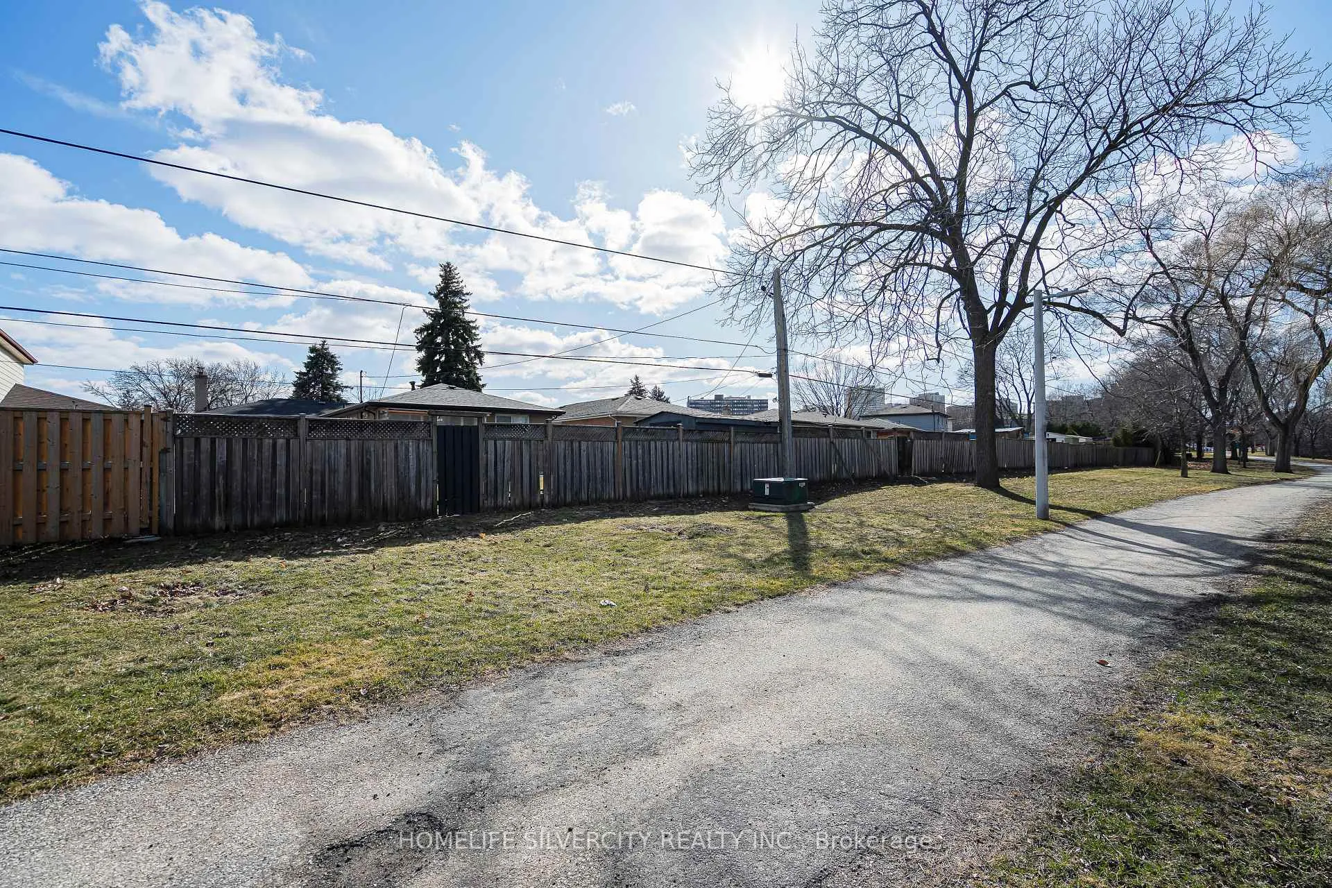 Photo 42 of 72 Brookland Drive, Brampton, Avondale — HOMEH