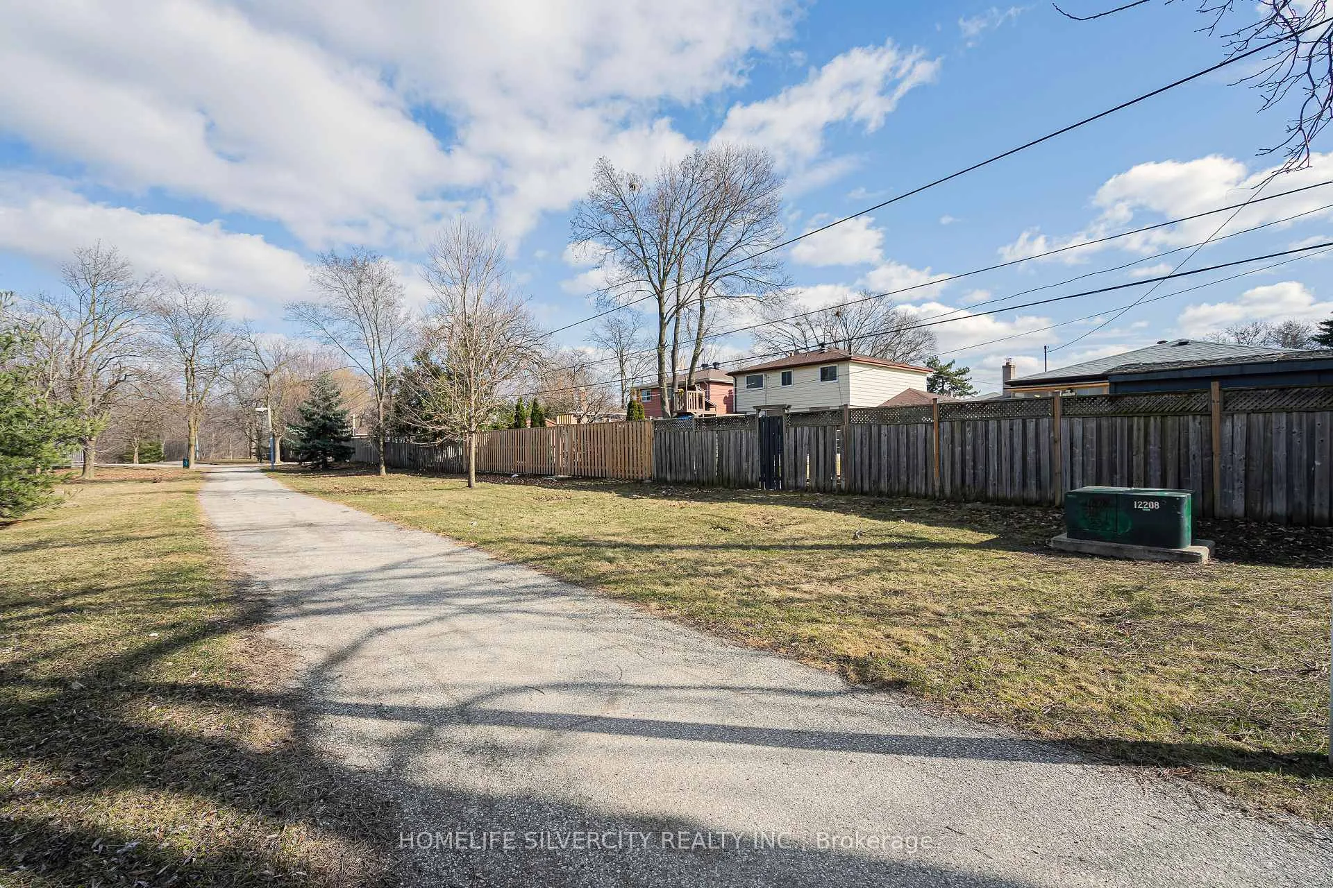 Photo 43 of 72 Brookland Drive, Brampton, Avondale — HOMEH