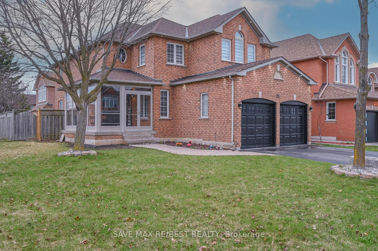 Photo 3 of 29 Baccarat Crescent, Brampton, Snelgrove — HOMEH