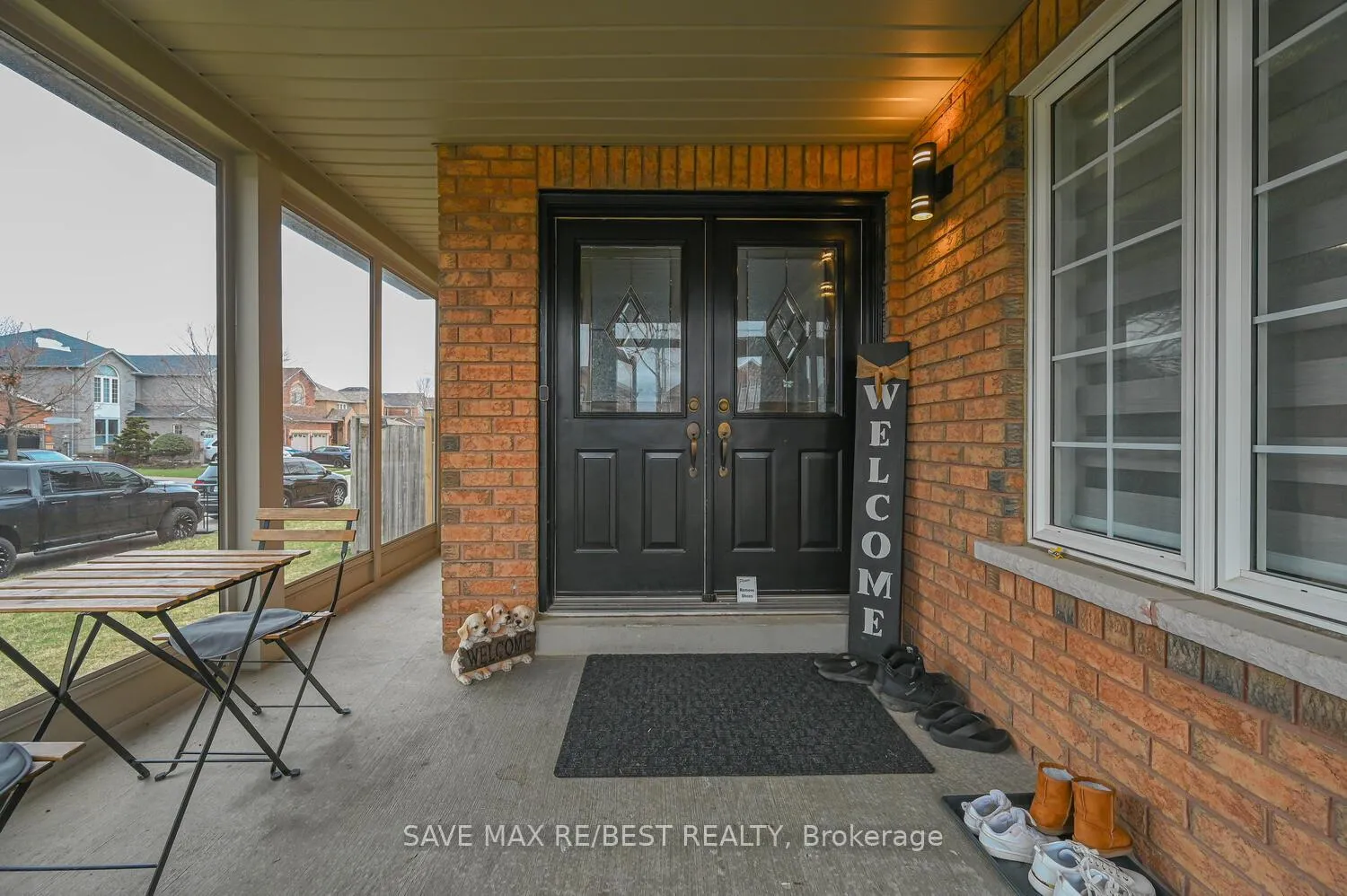 Photo 5 of 29 Baccarat Crescent, Brampton, Snelgrove — HOMEH