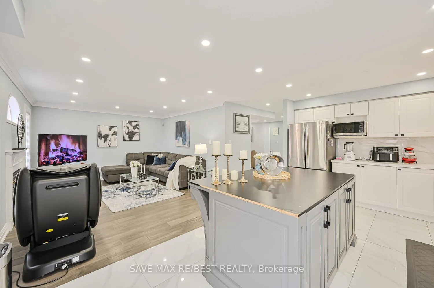 Photo 18 of 29 Baccarat Crescent, Brampton, Snelgrove — HOMEH