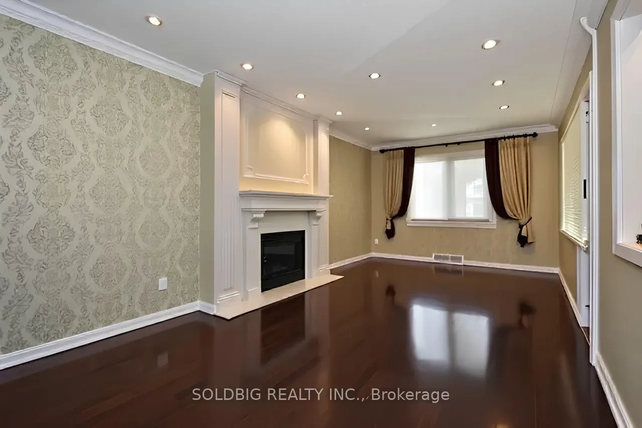 Photo 6 of 156 Forest Drive, Vaughan, West Woodbridge — HOMEH