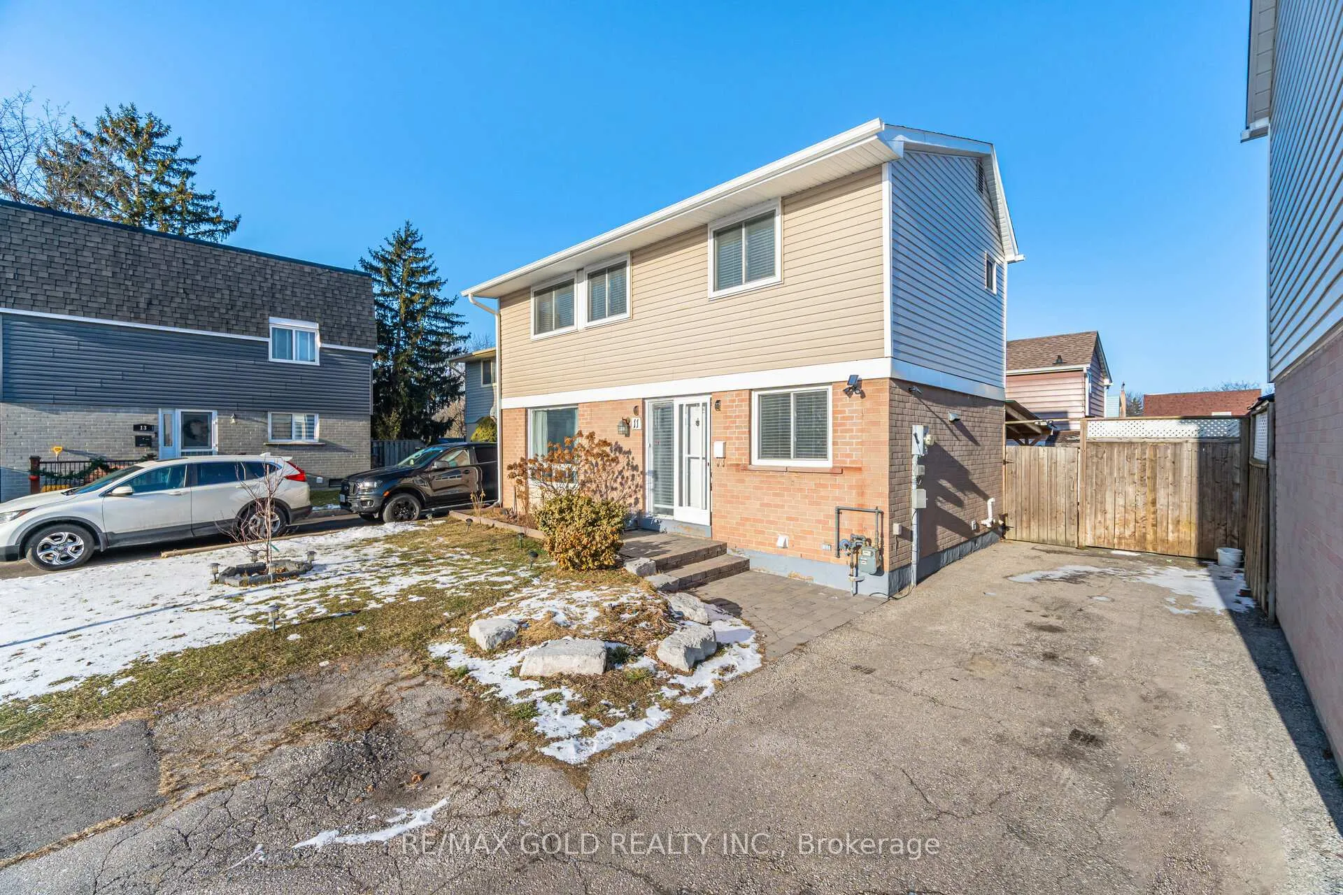 Photo 2 of 11 Horatio Court, Brampton, Central Park — HOMEH