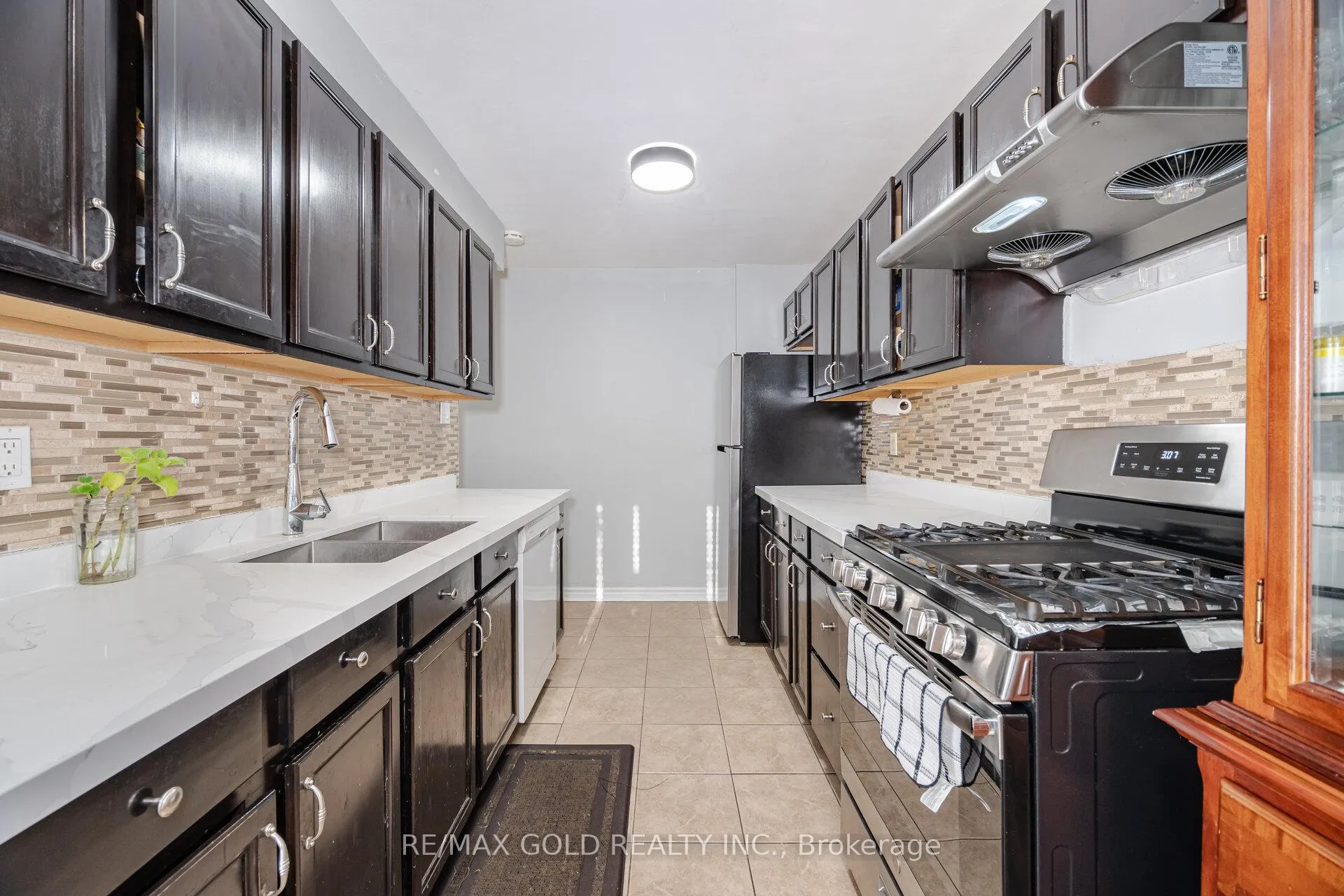 Photo 13 of 11 Horatio Court, Brampton, Central Park — HOMEH