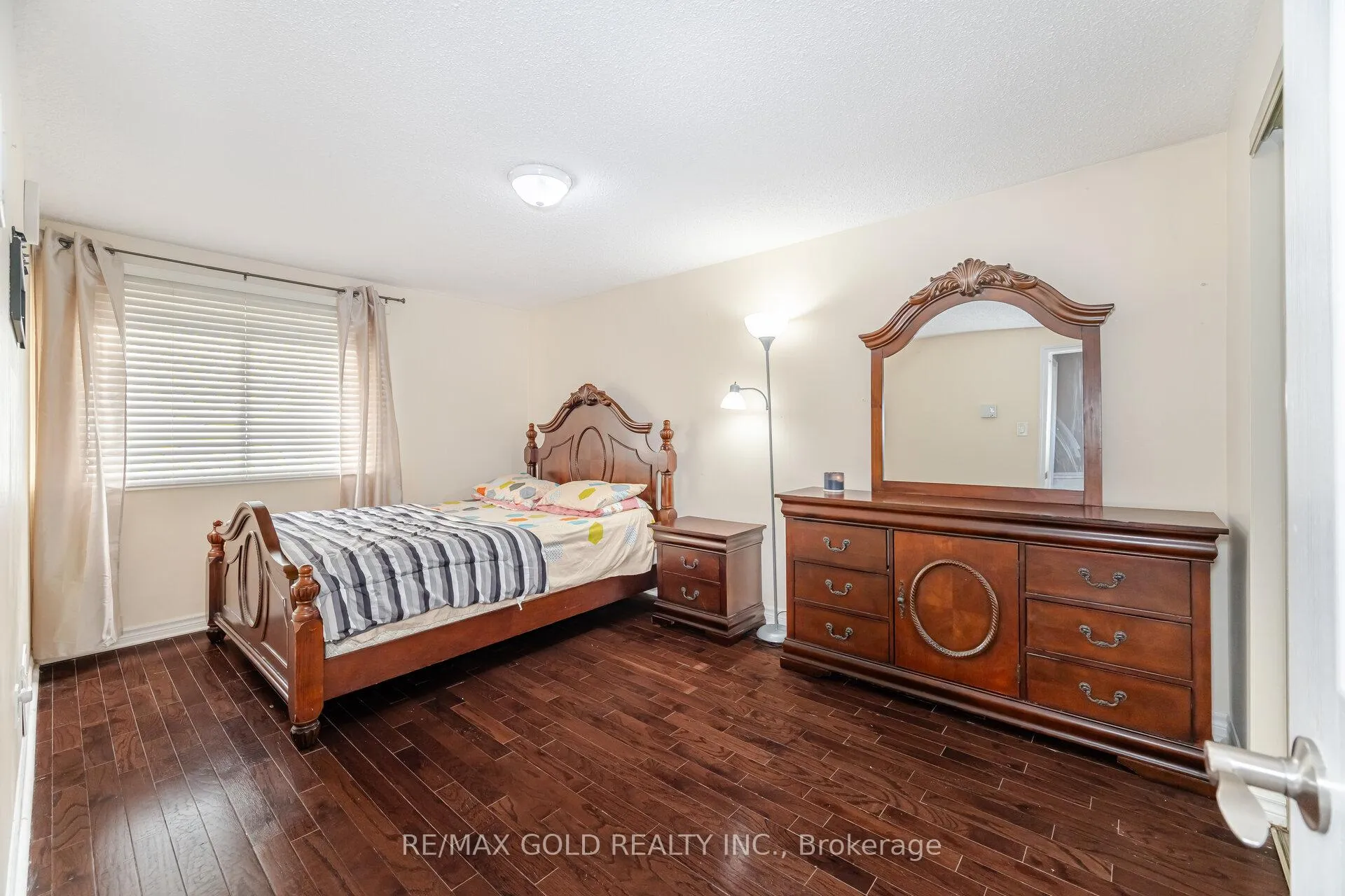 Photo 18 of 11 Horatio Court, Brampton, Central Park — HOMEH