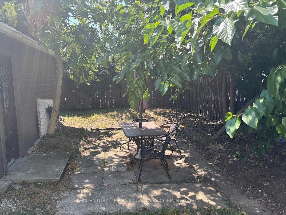 Photo 3 of 1629 Drouillard Road, Windsor — HOMEH