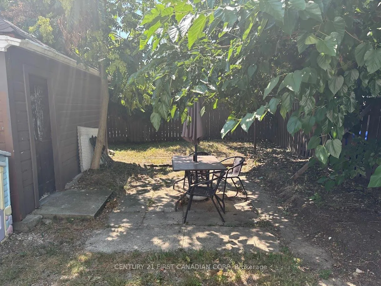 Photo 4 of 1629 Drouillard Road, Windsor — HOMEH