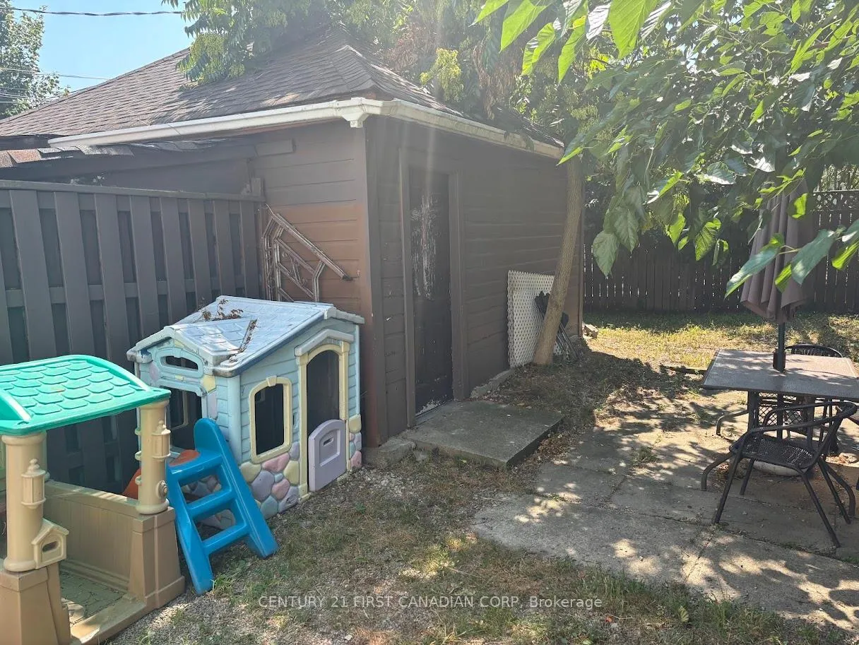 Photo 5 of 1629 Drouillard Road, Windsor — HOMEH