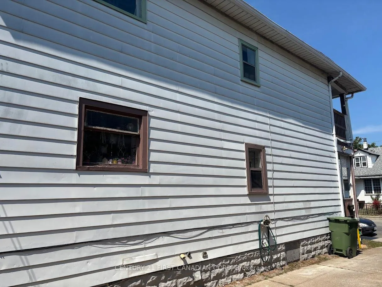 Photo 10 of 1629 Drouillard Road, Windsor — HOMEH