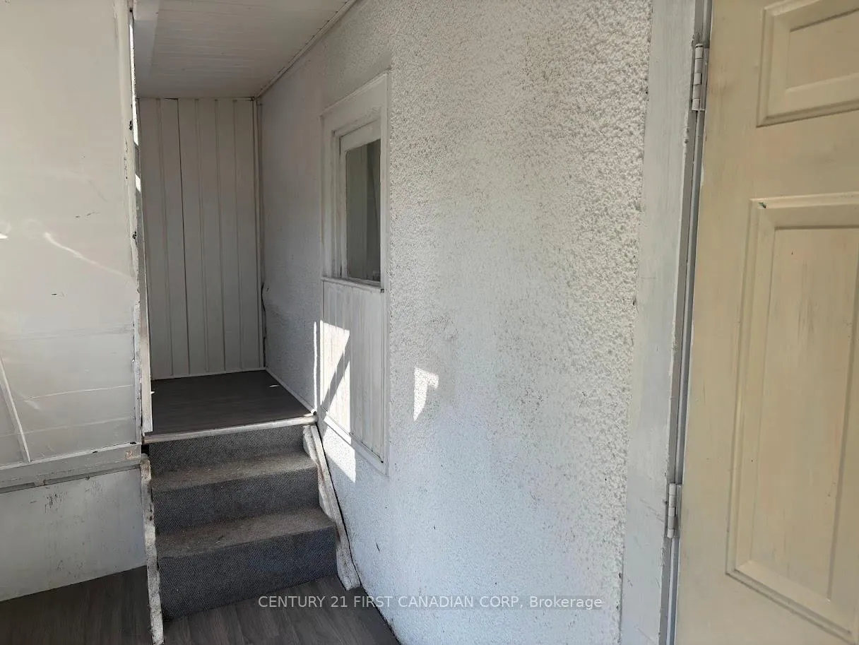 Photo 12 of 1629 Drouillard Road, Windsor — HOMEH