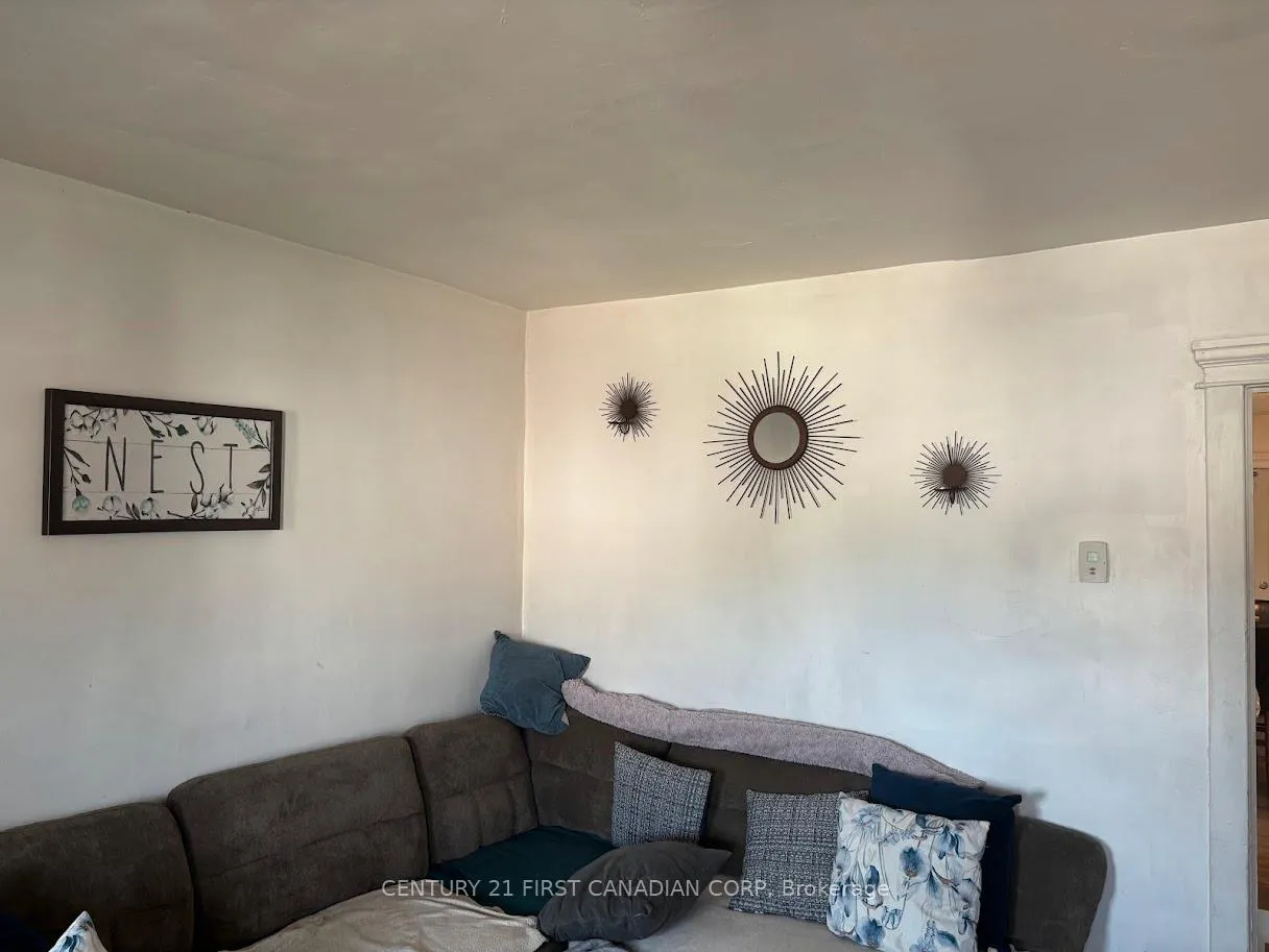 Photo 21 of 1629 Drouillard Road, Windsor — HOMEH