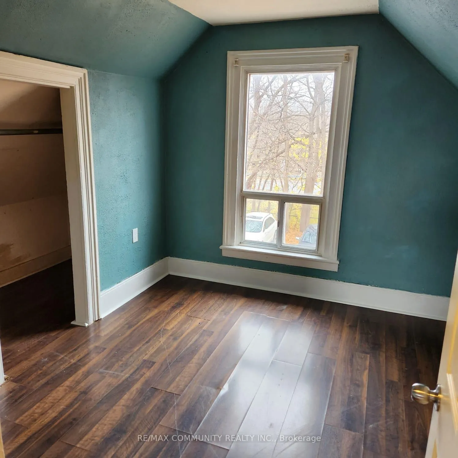 Photo 5 of 562 Simcoe Street S, Oshawa, Central — HOMEH