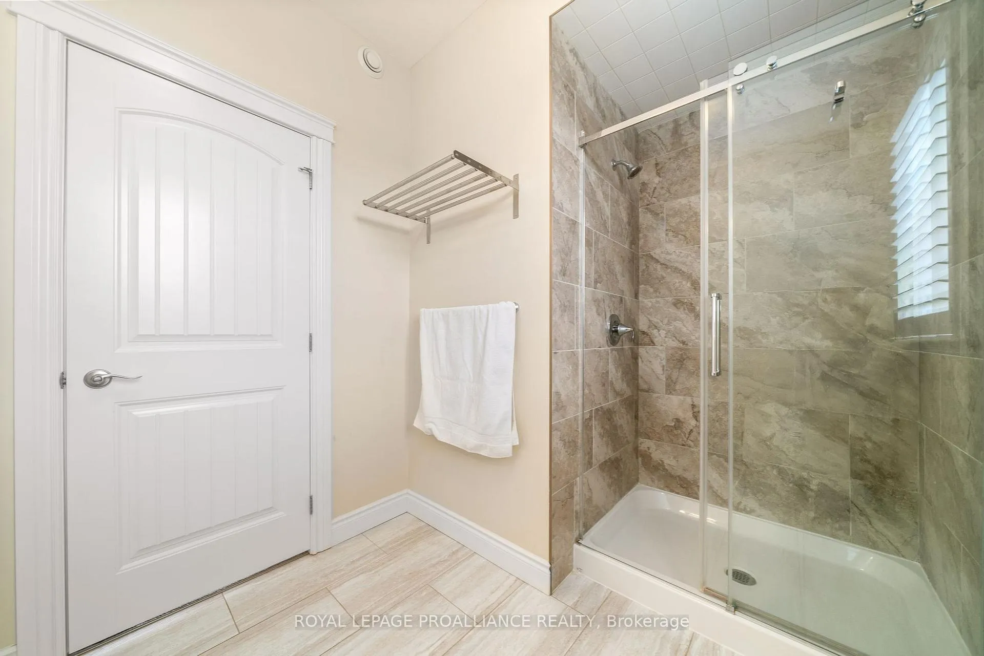 Photo 11 of 17 Rosslyn Drive, Brighton — HOMEH
