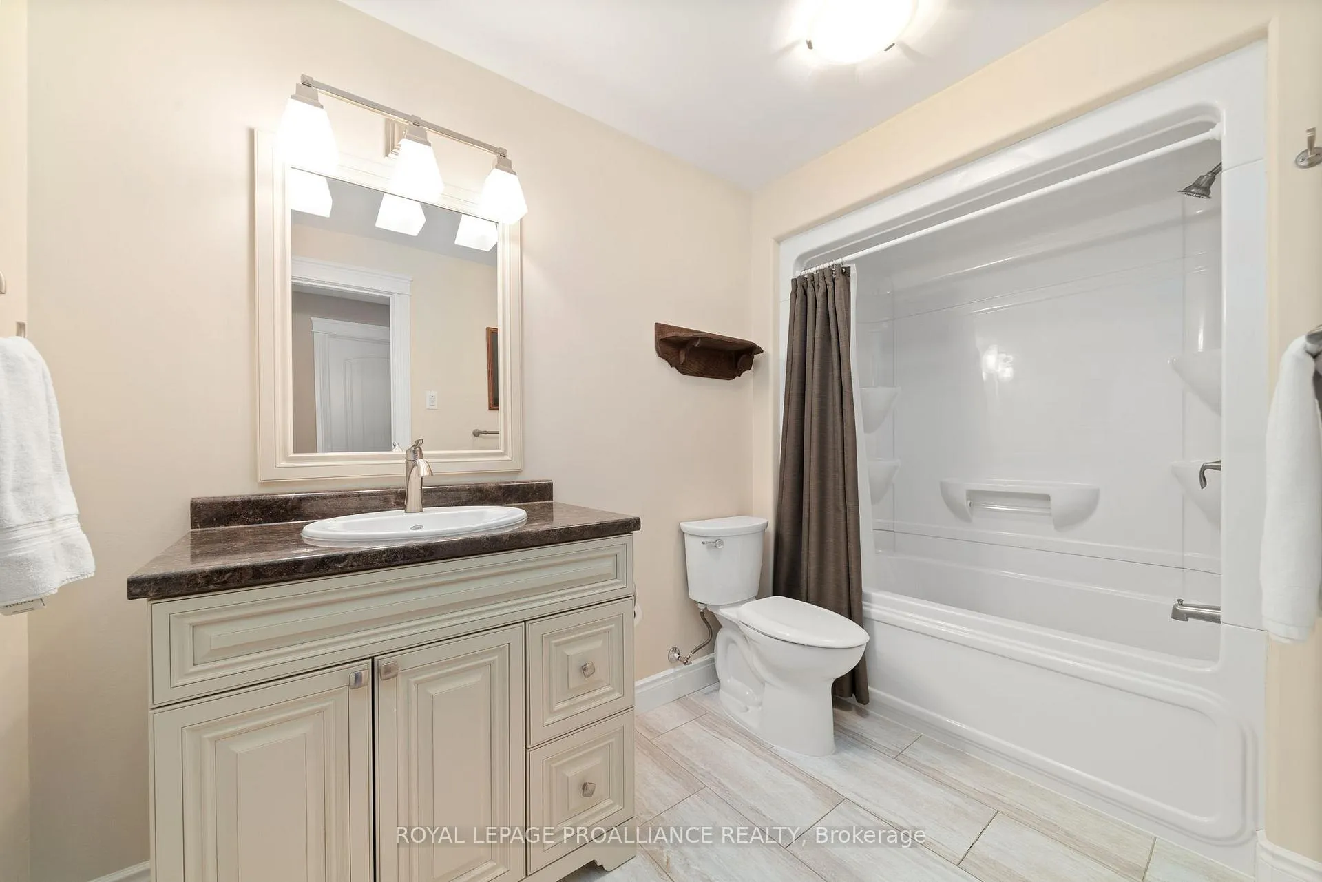 Photo 26 of 17 Rosslyn Drive, Brighton — HOMEH