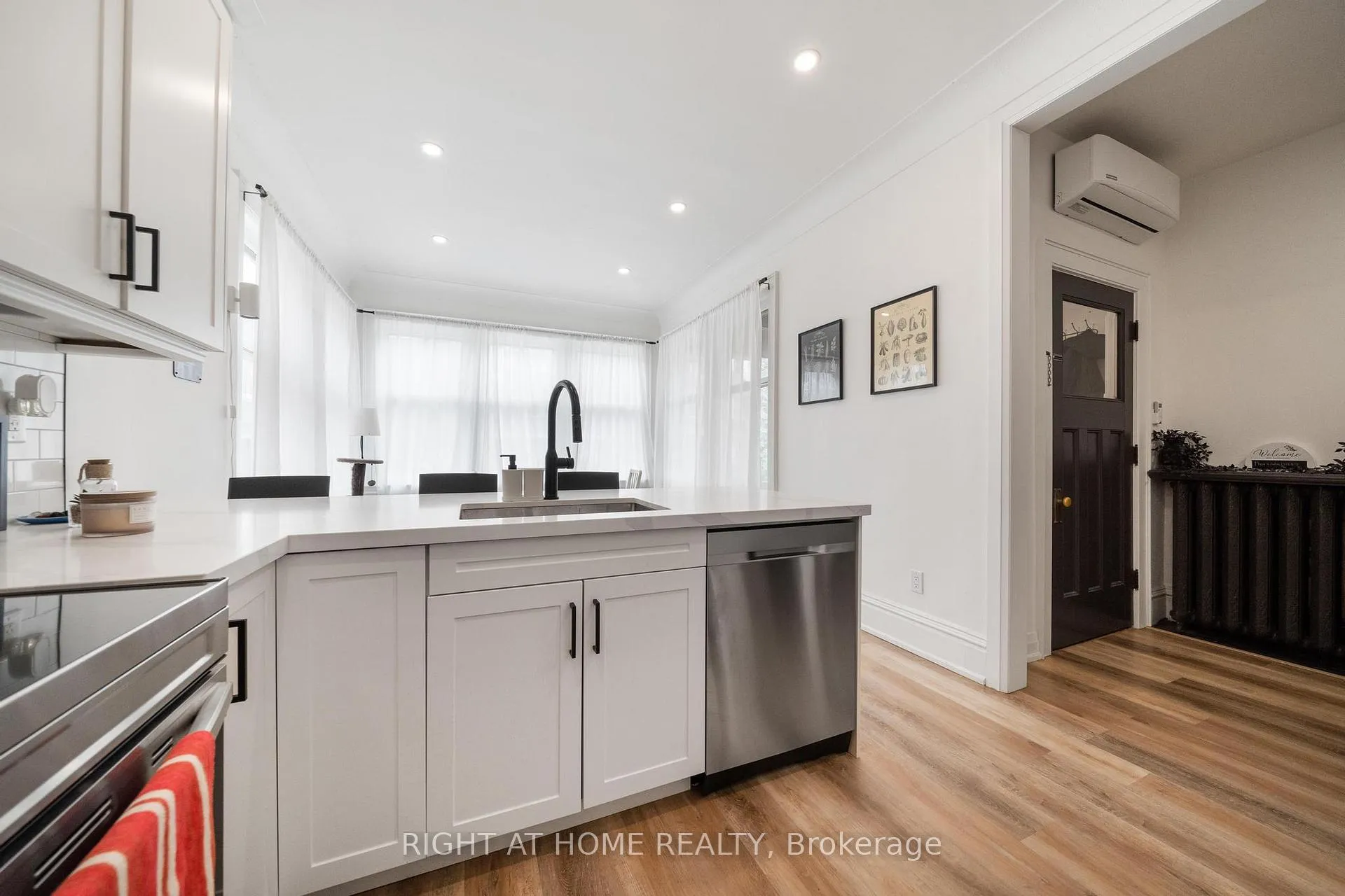 Photo 7 of 132 Holton Avenue S, Hamilton, St. Clair — HOMEH