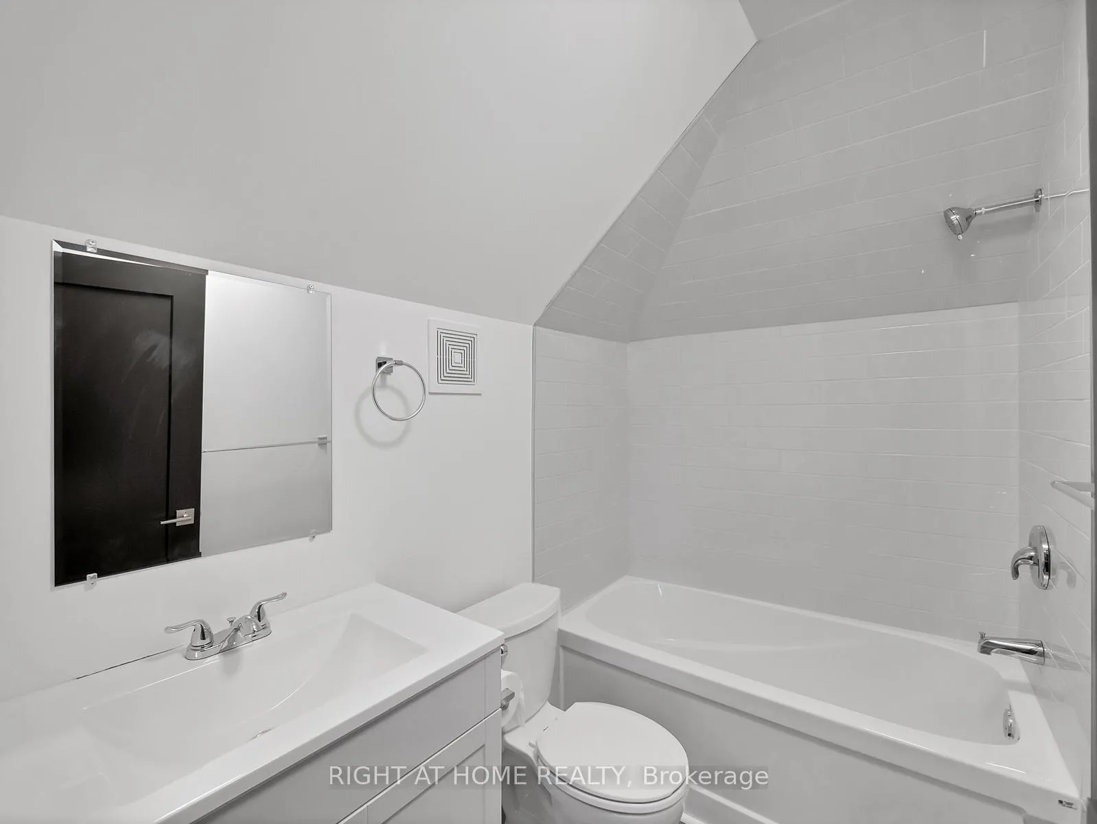 Photo 42 of 132 Holton Avenue S, Hamilton, St. Clair — HOMEH