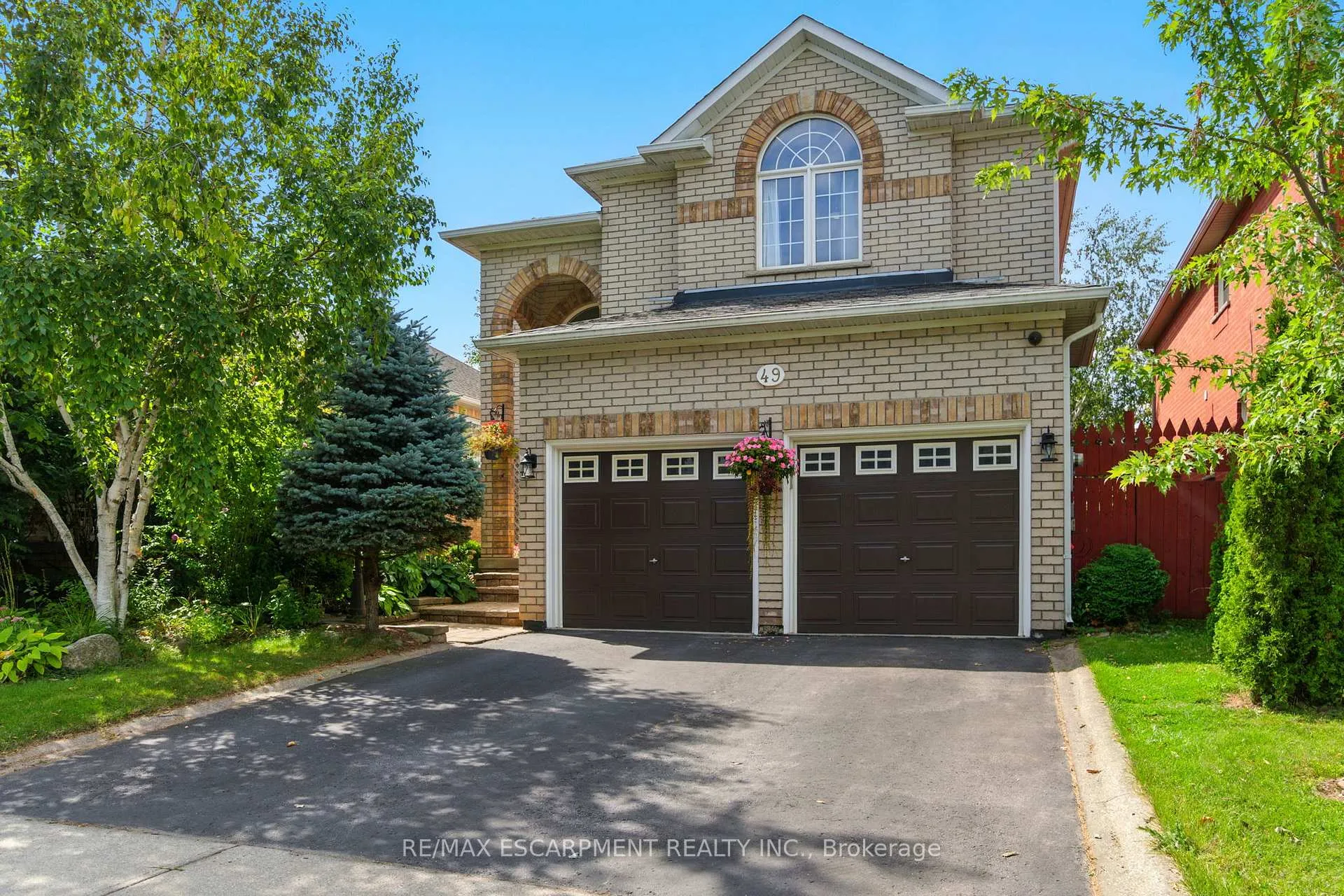 Photo 2 of 49 Johnson Crescent, Halton Hills, Georgetown — HOMEH