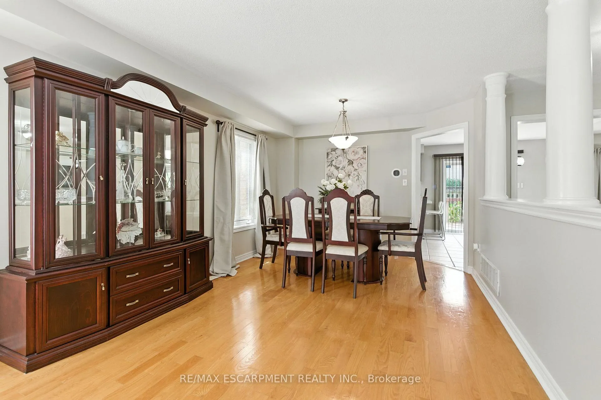 Photo 6 of 49 Johnson Crescent, Halton Hills, Georgetown — HOMEH