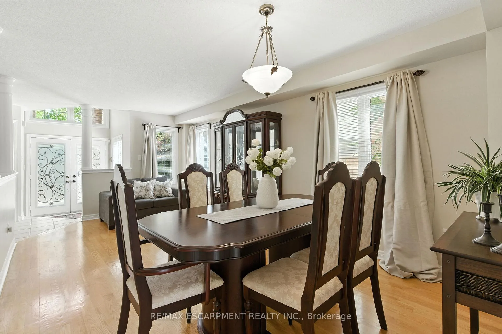 Photo 7 of 49 Johnson Crescent, Halton Hills, Georgetown — HOMEH