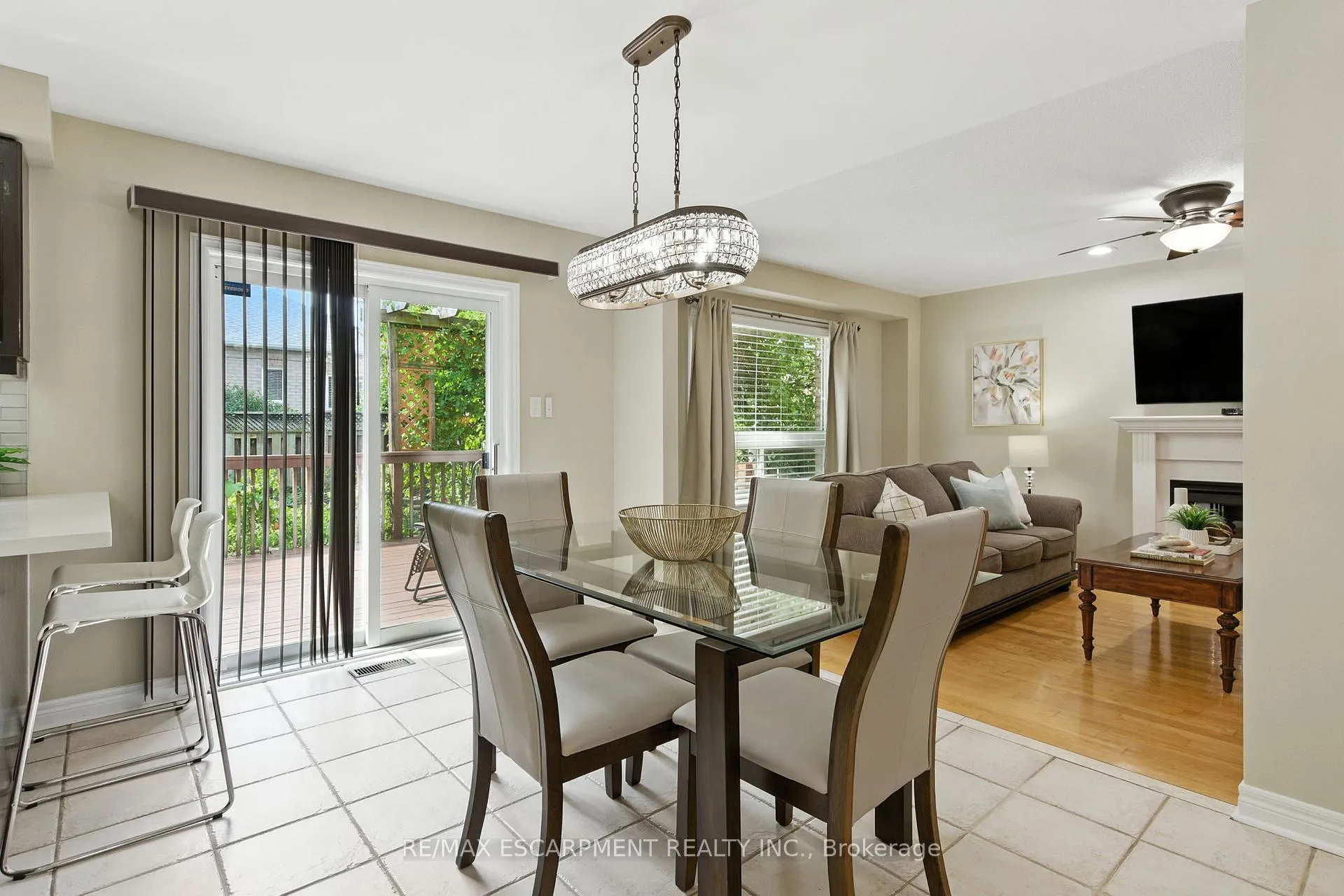 Photo 10 of 49 Johnson Crescent, Halton Hills, Georgetown — HOMEH