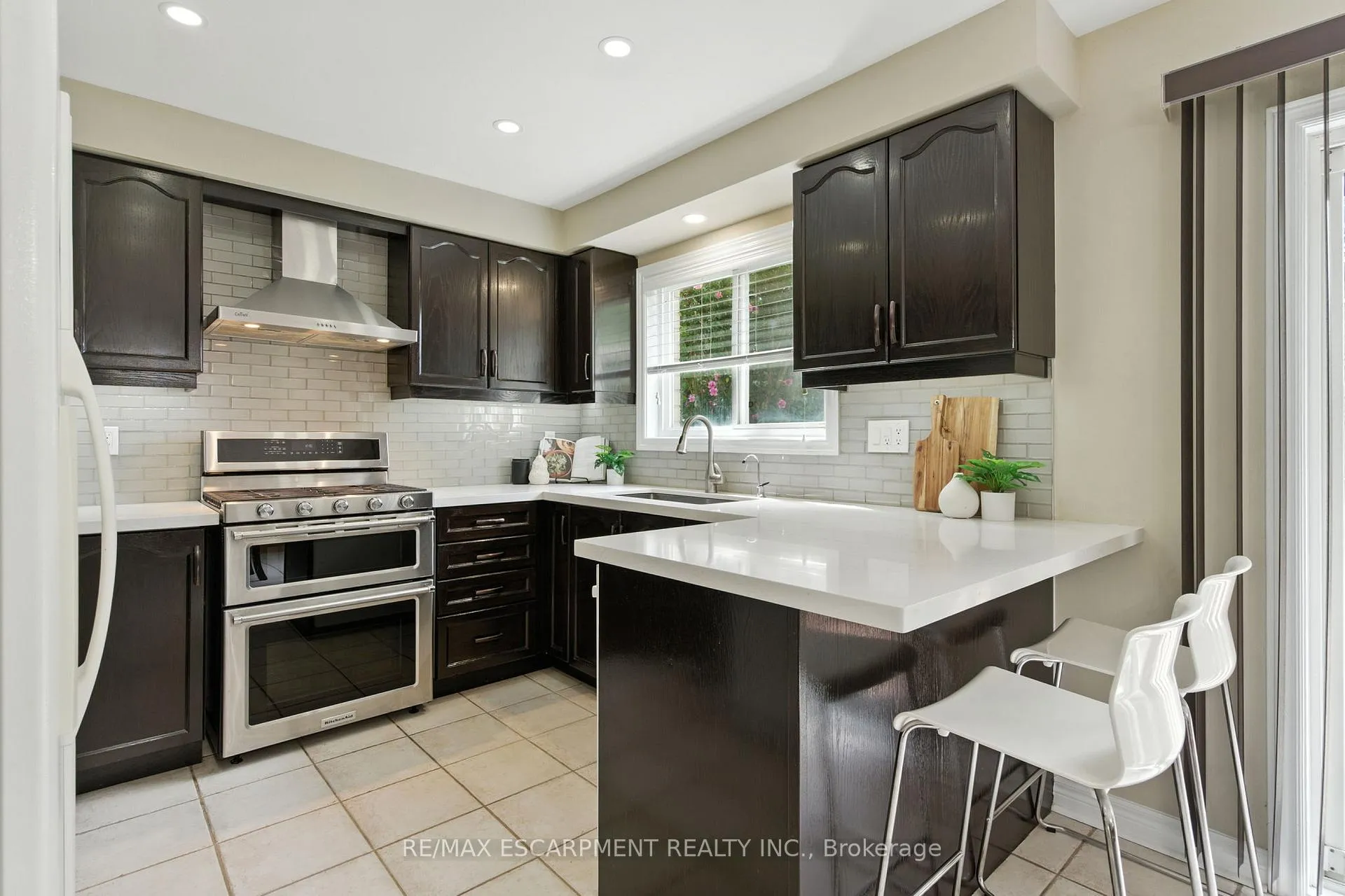 Photo 11 of 49 Johnson Crescent, Halton Hills, Georgetown — HOMEH