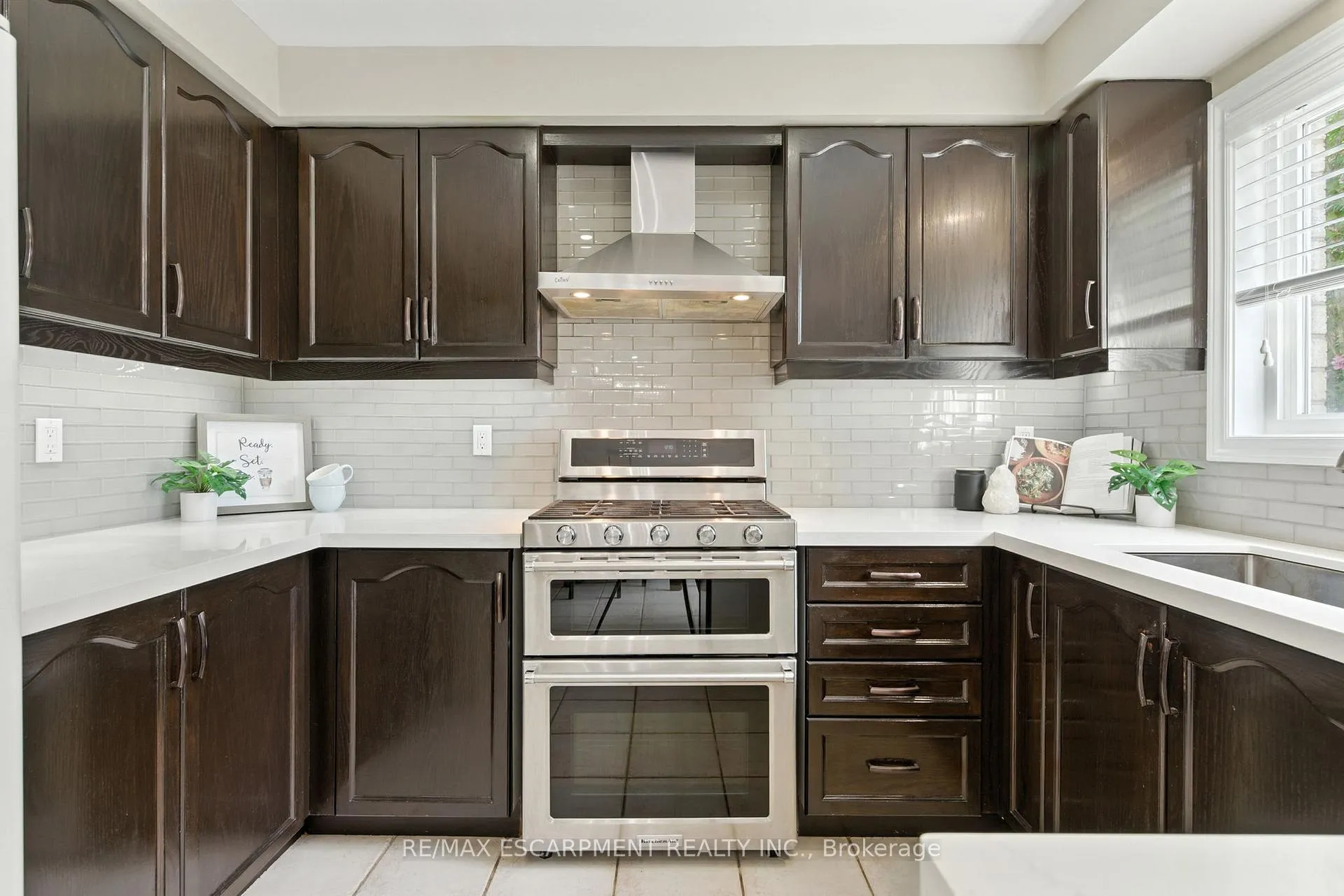 Photo 12 of 49 Johnson Crescent, Halton Hills, Georgetown — HOMEH