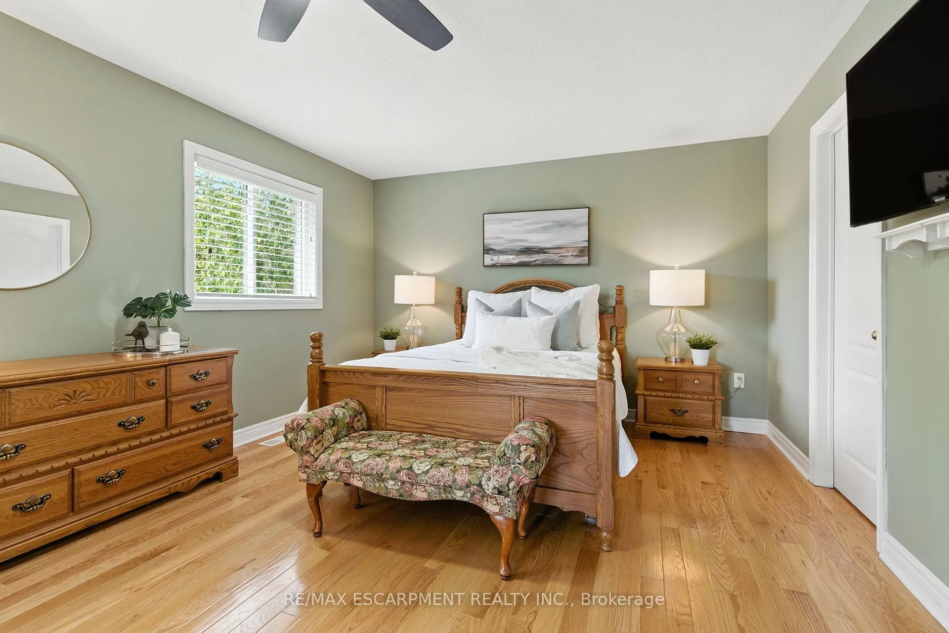 Photo 22 of 49 Johnson Crescent, Halton Hills, Georgetown — HOMEH