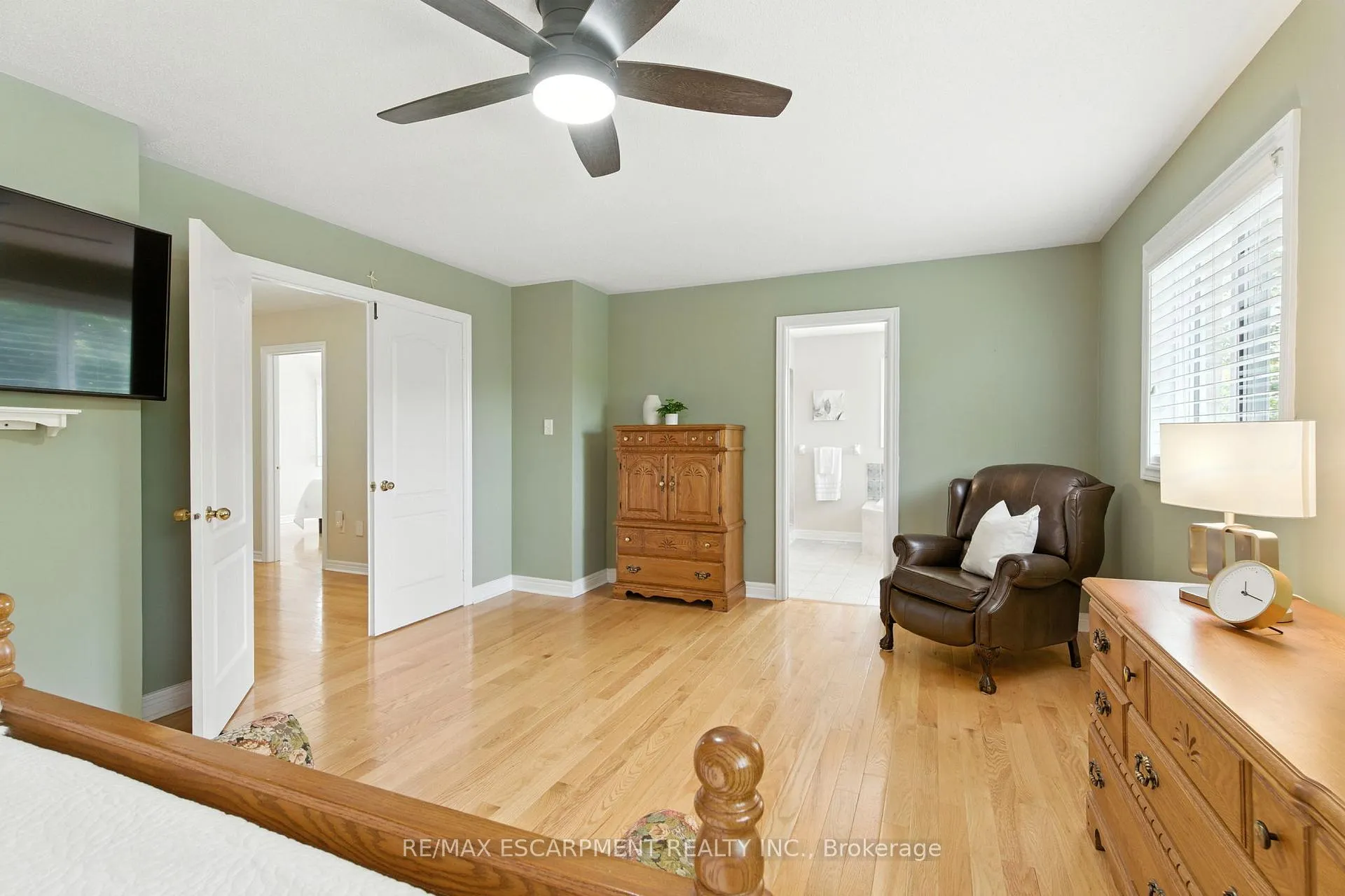 Photo 23 of 49 Johnson Crescent, Halton Hills, Georgetown — HOMEH