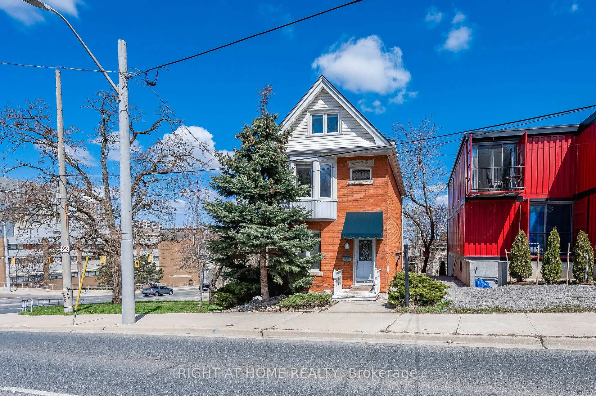 Photo 2 of 1 Arkledun Avenue, Hamilton, Corktown — HOMEH