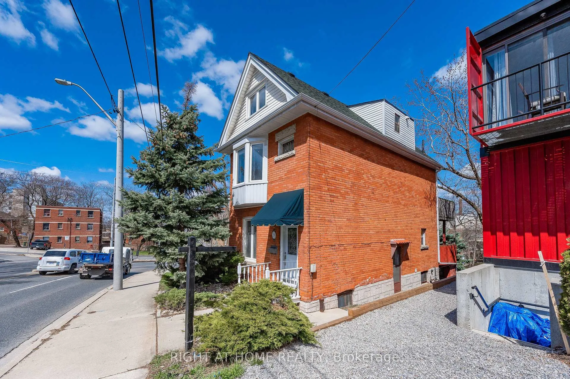 Photo 3 of 1 Arkledun Avenue, Hamilton, Corktown — HOMEH