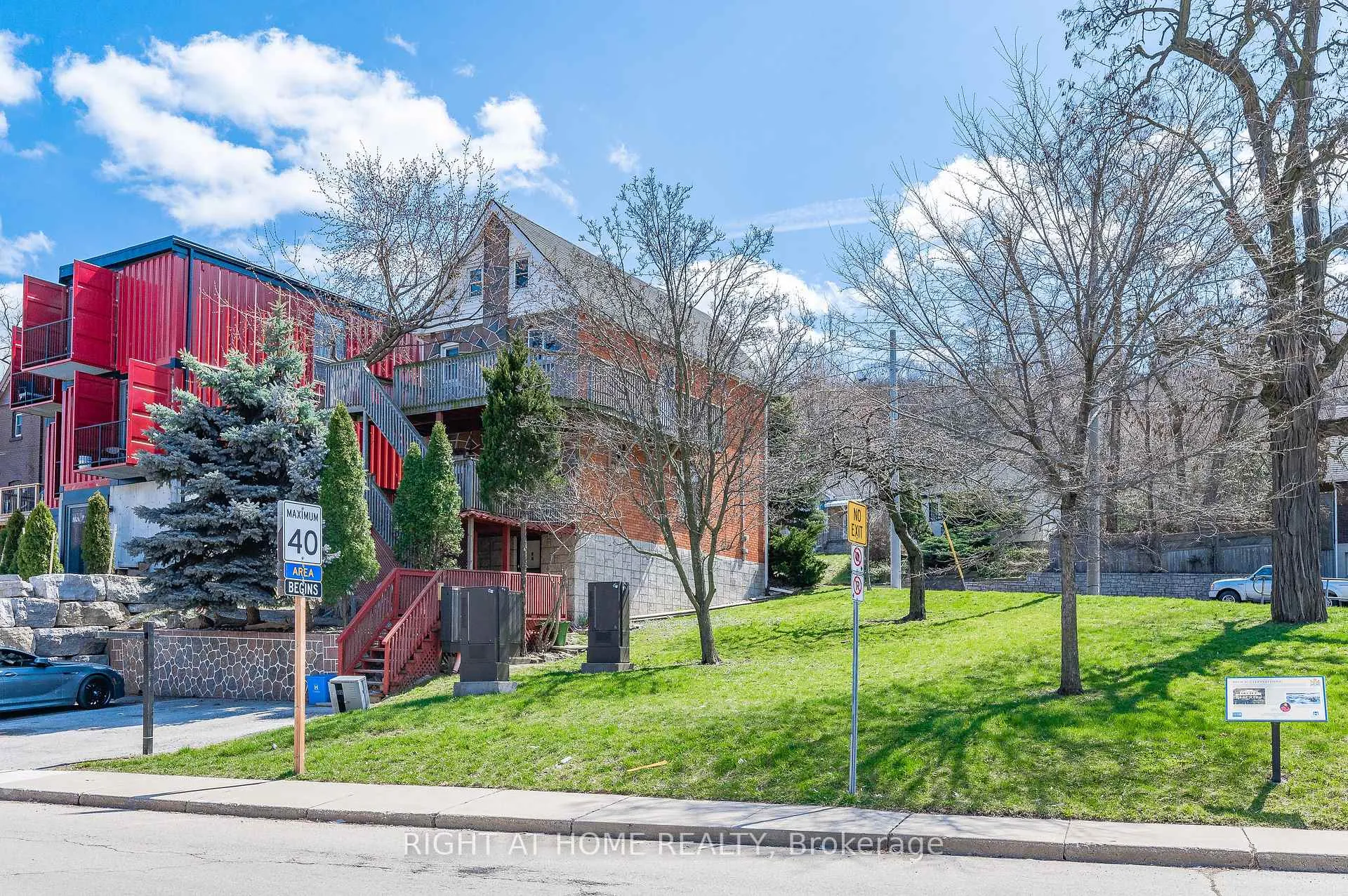Photo 5 of 1 Arkledun Avenue, Hamilton, Corktown — HOMEH